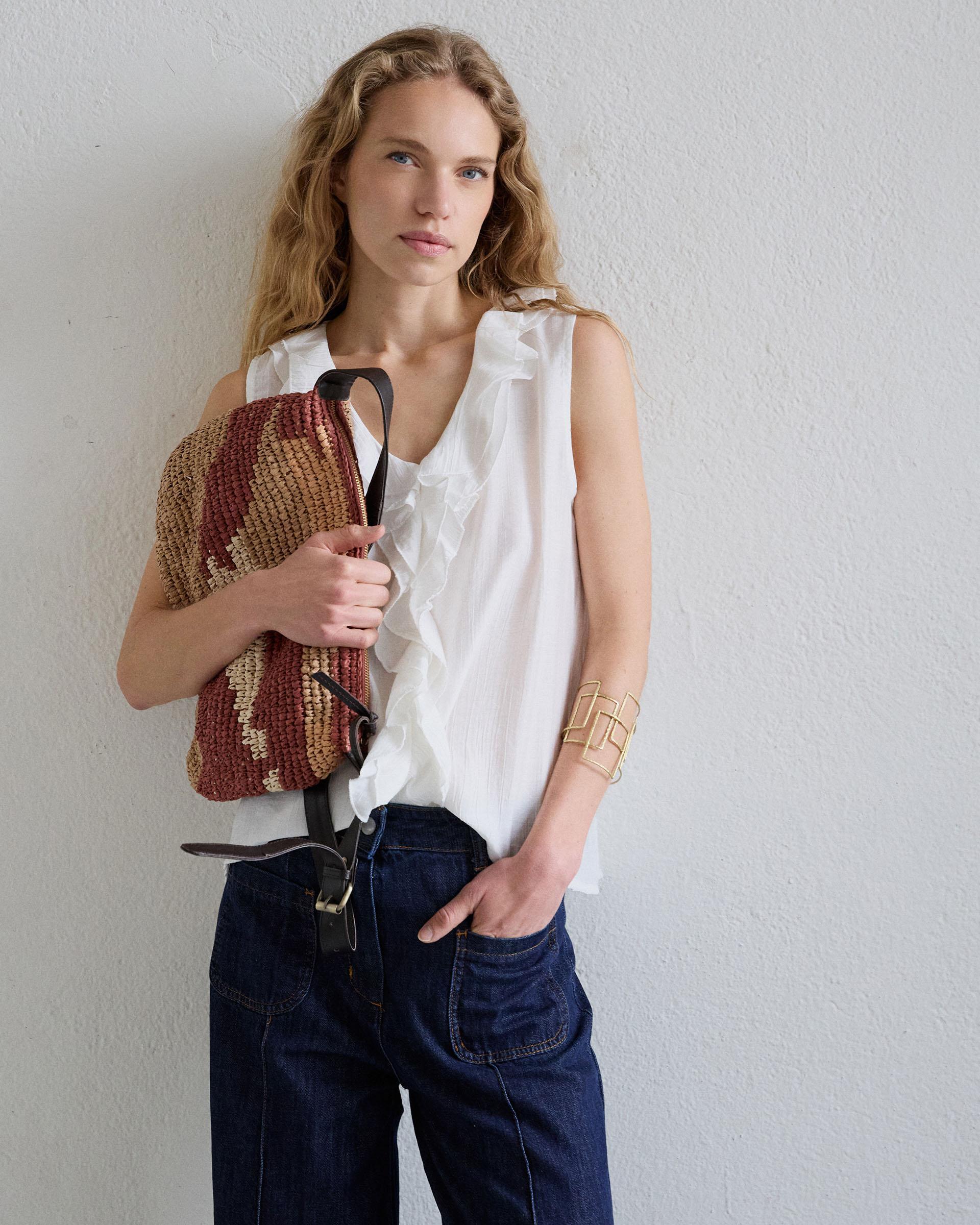 Blusa Sin Mangas Volantes Escote V Blanca