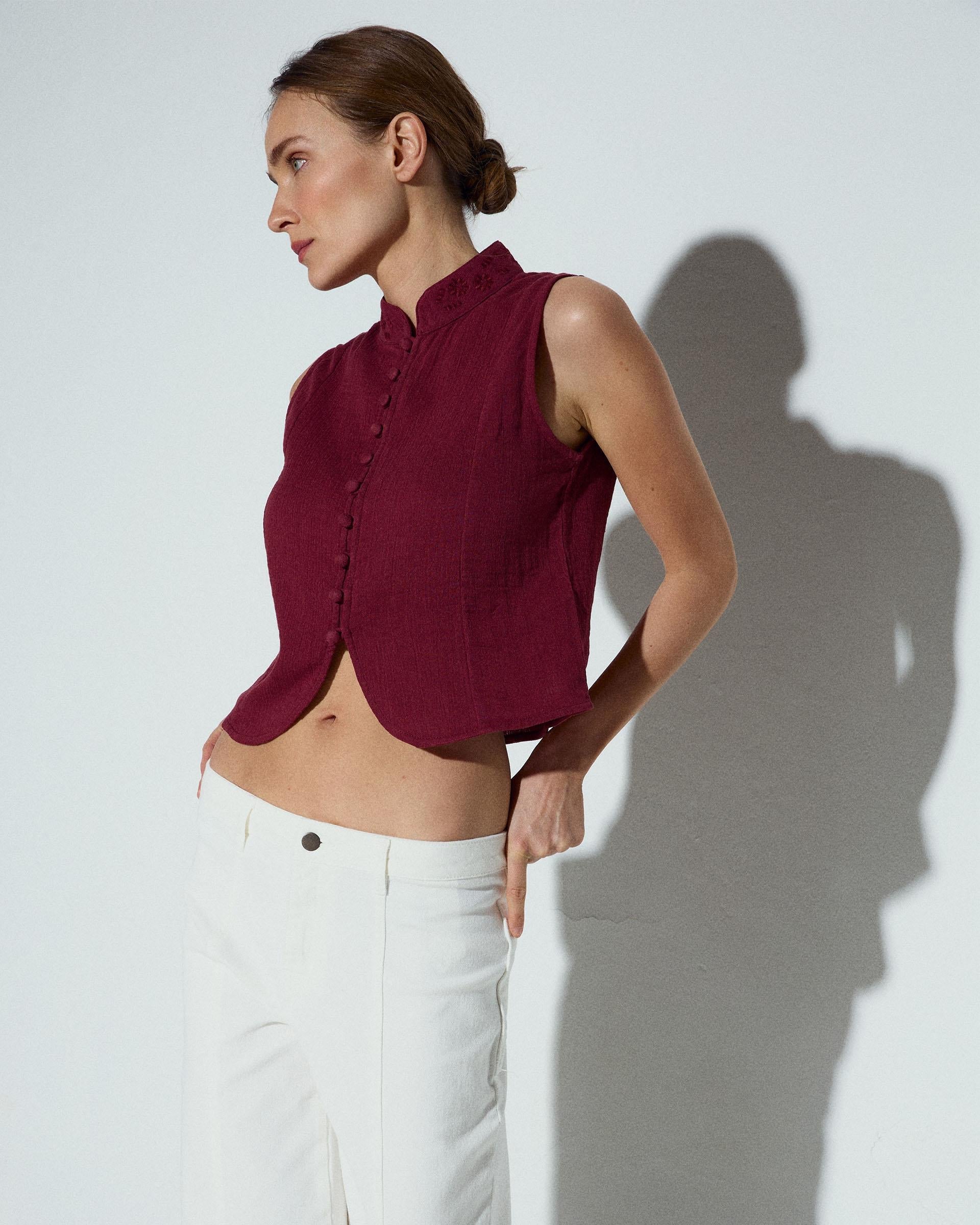 Top Cuello Mao Bordados Granate