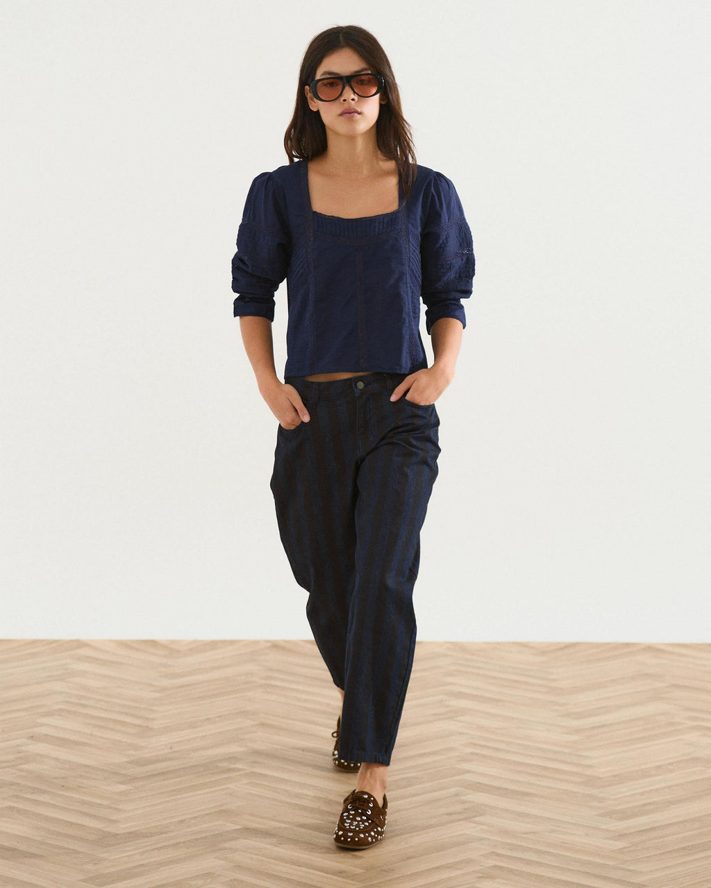 Blusa Escote Cuadrado Puntillas Azul Marino