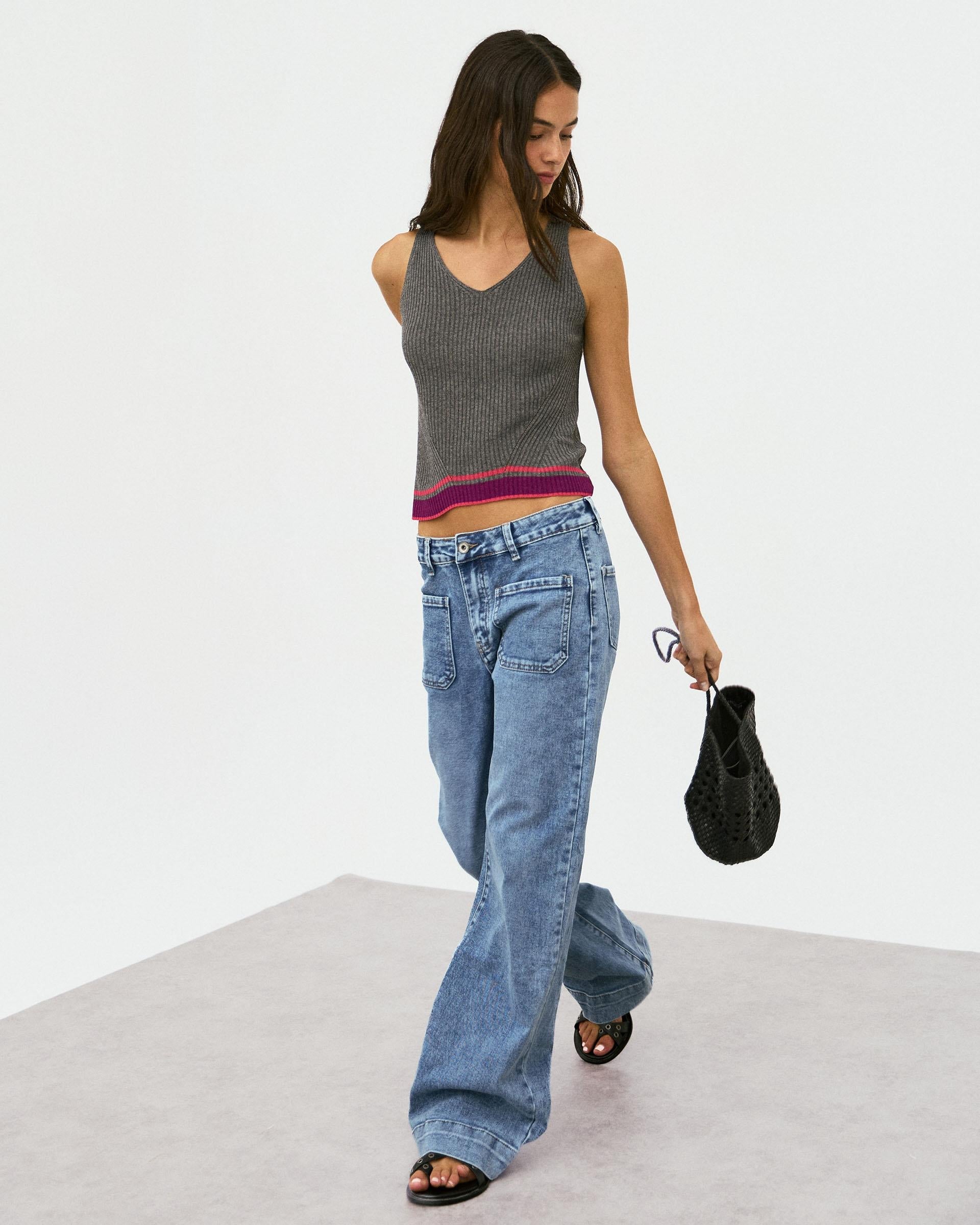 Jeans Straight Bolsillos Plastón Azul