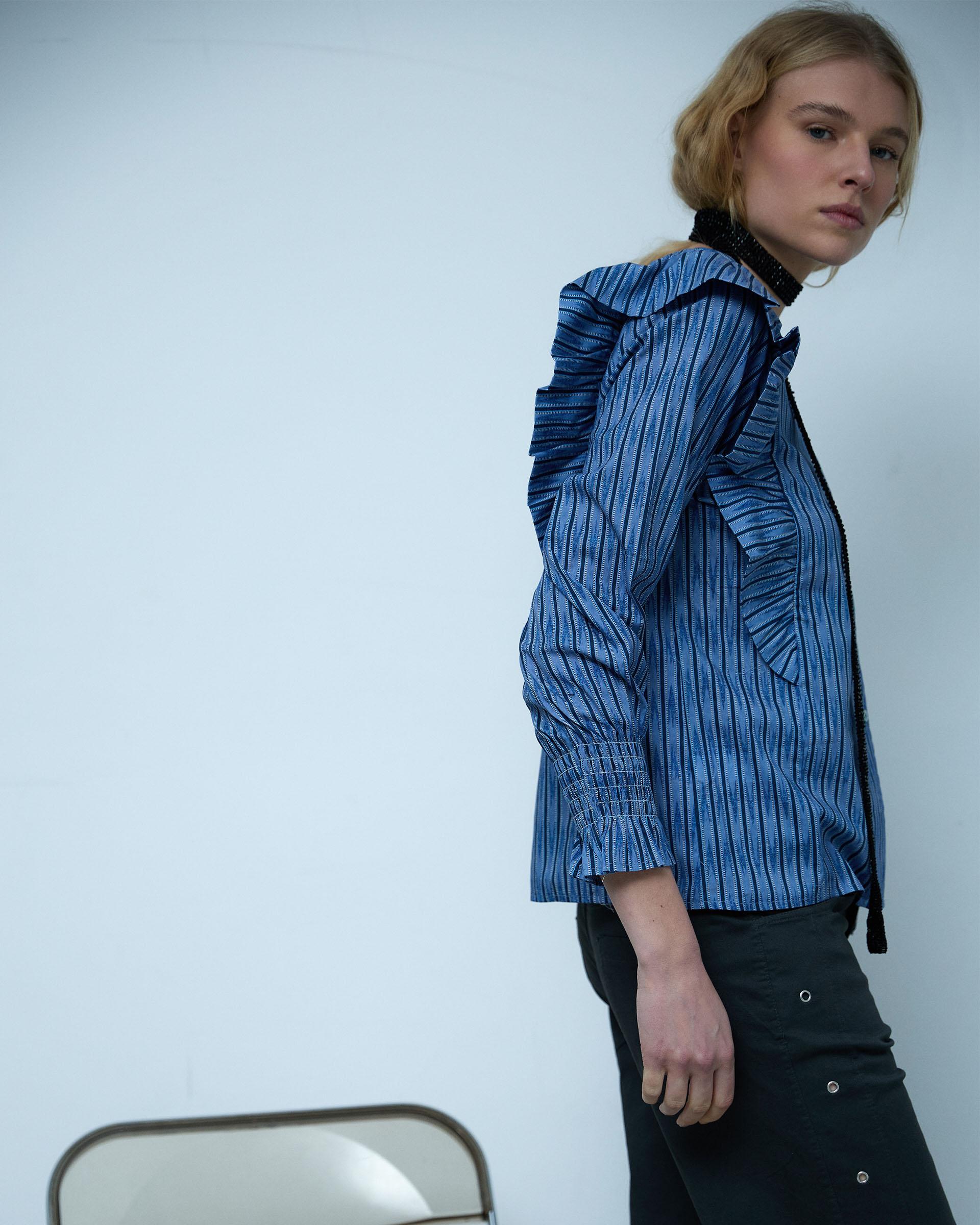 Blusa Volantes Estampado Étnico Azul