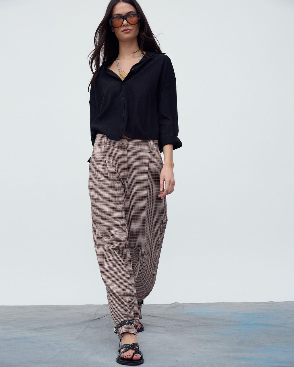 Pantalón Cuadros Pinzas Marrón