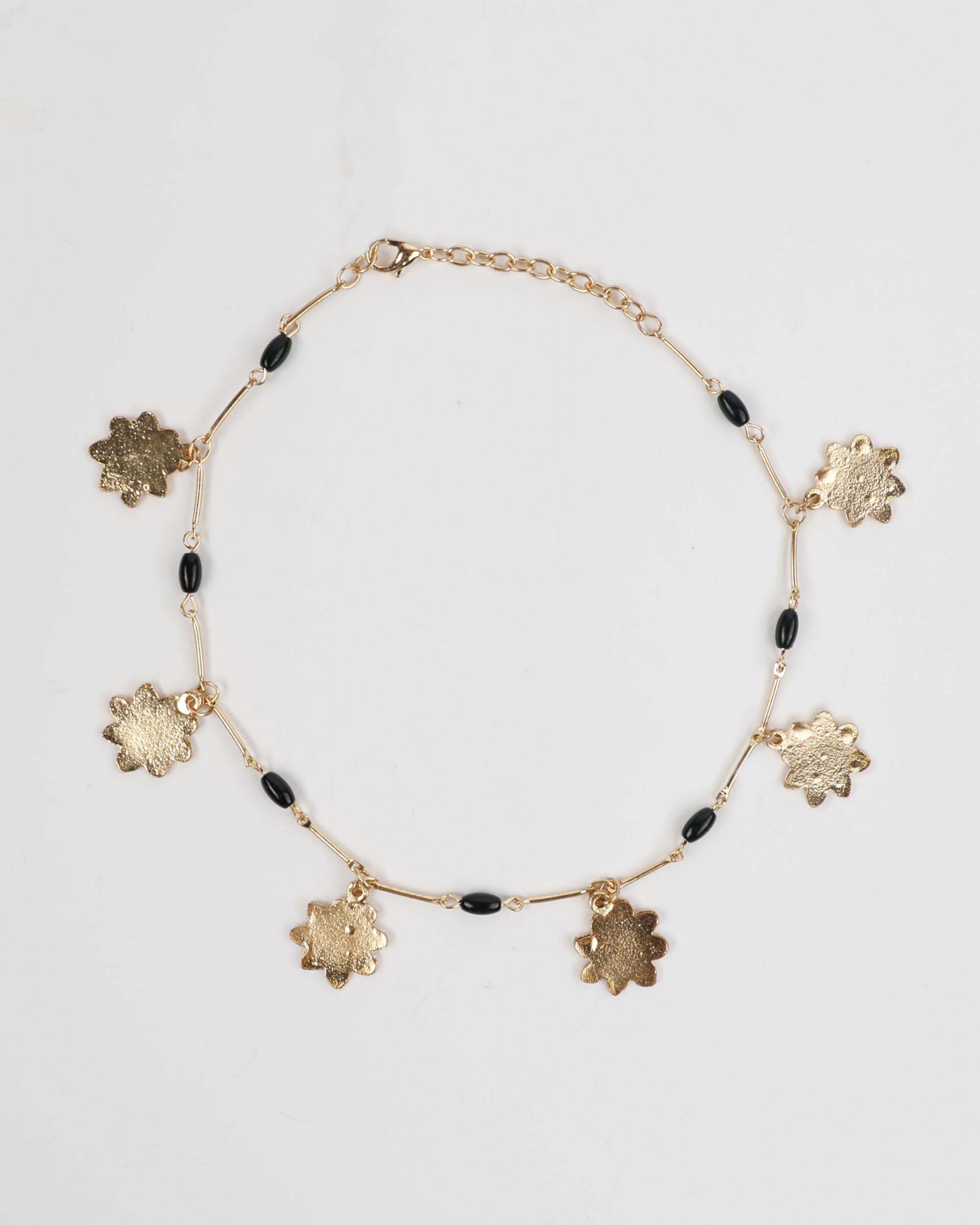 Collar Corto Flores Perlas Oro