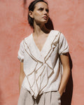 Blusa Volantes Delanteros Vivo Contraste Crudo