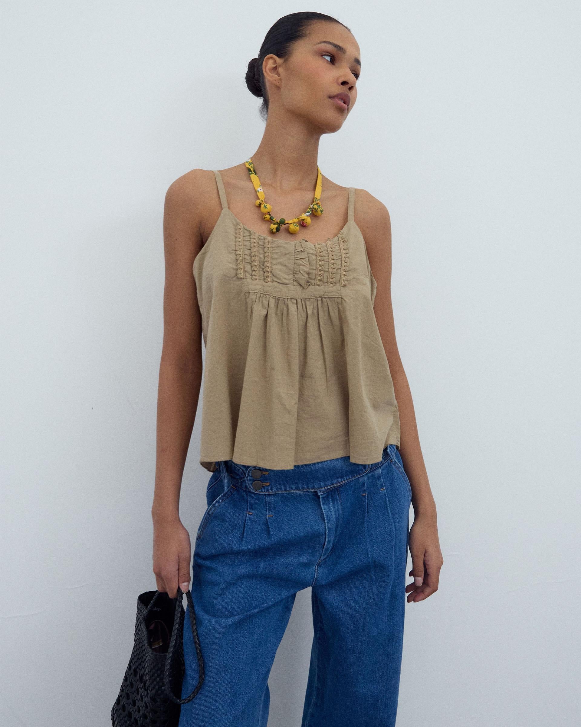 Top Tirantes Detalle Delantero Taupe