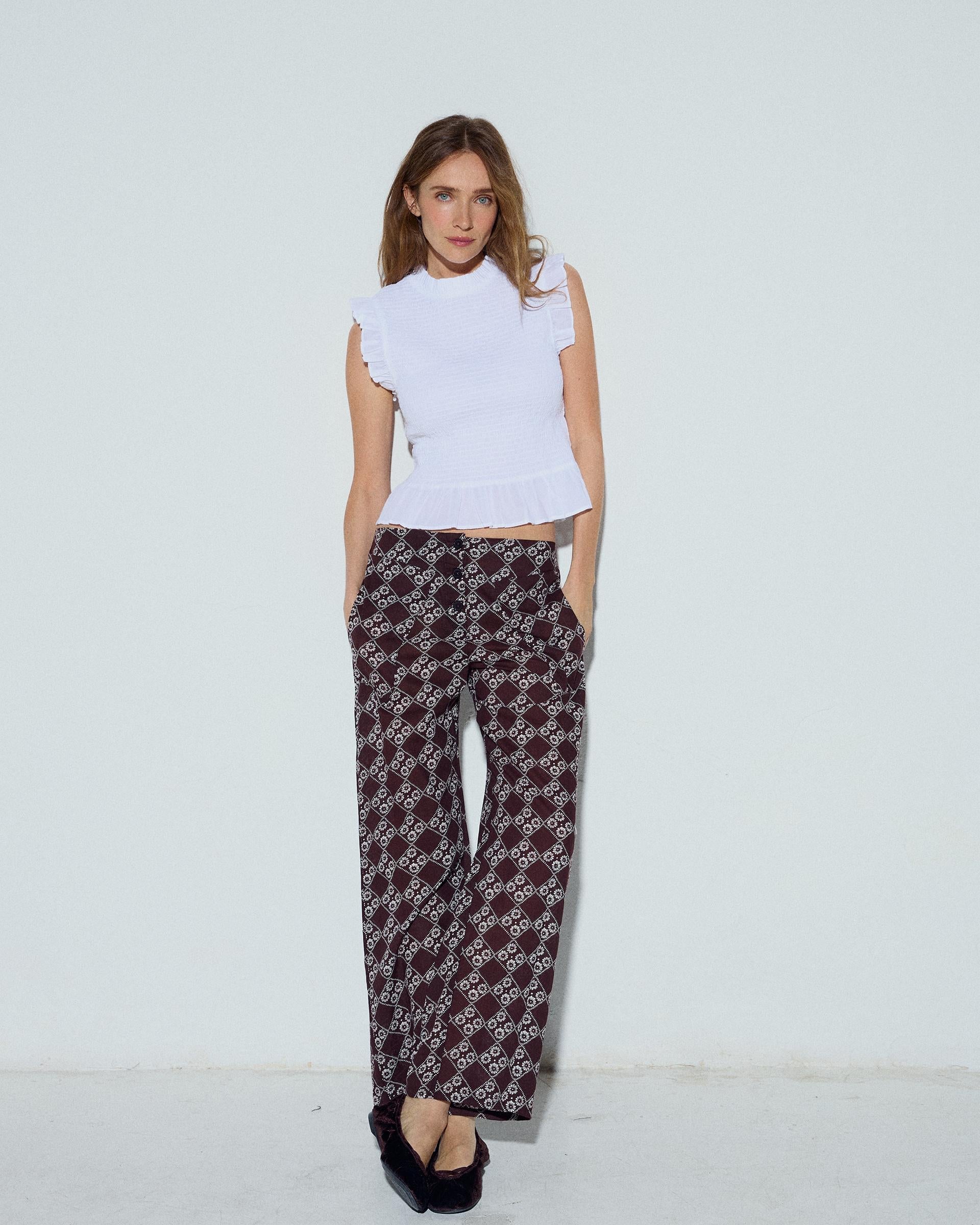 Pantalón Fluido Triple Botón Estampado Floral Marrón