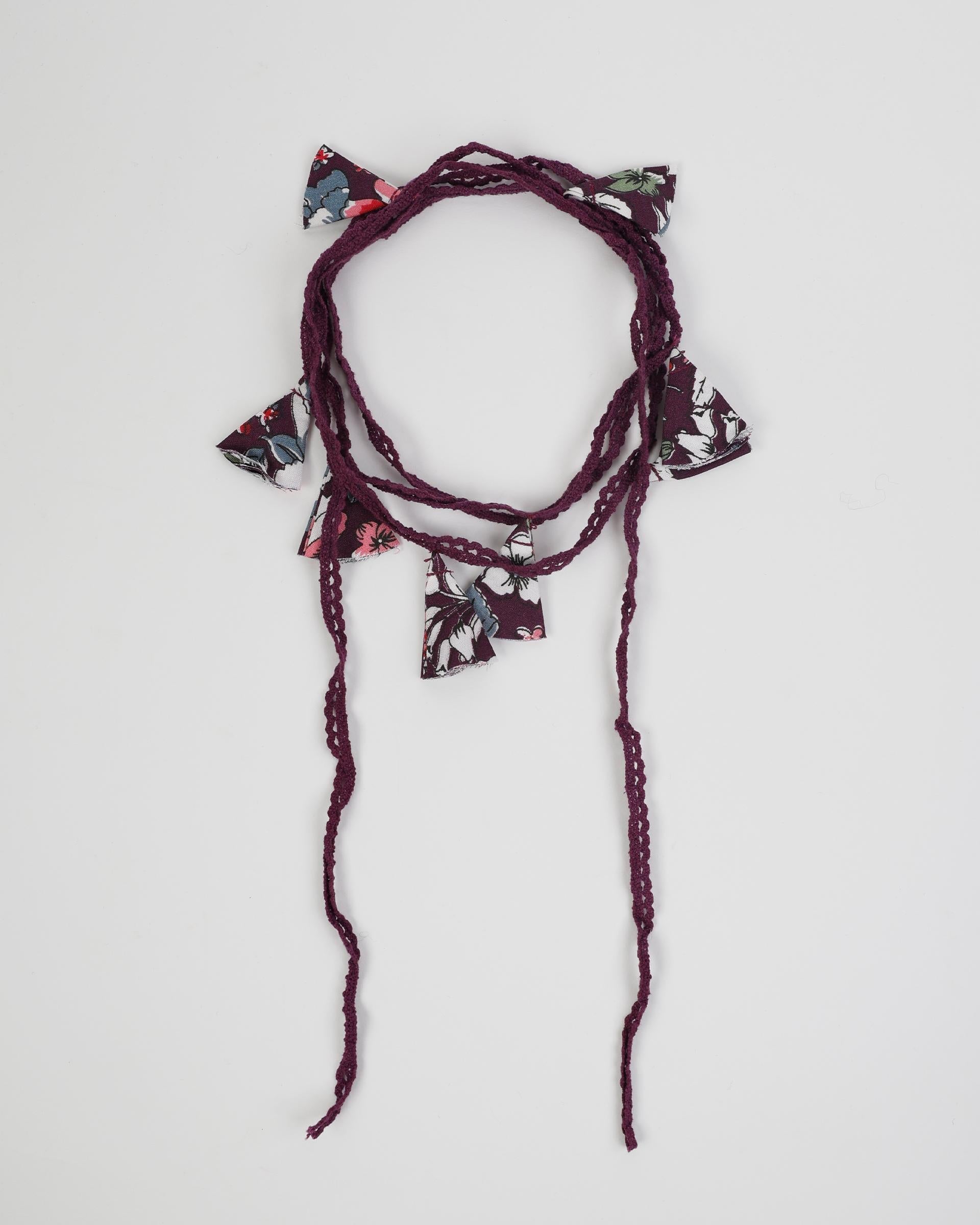 Collar Puntilla Flores Estampado Morado
