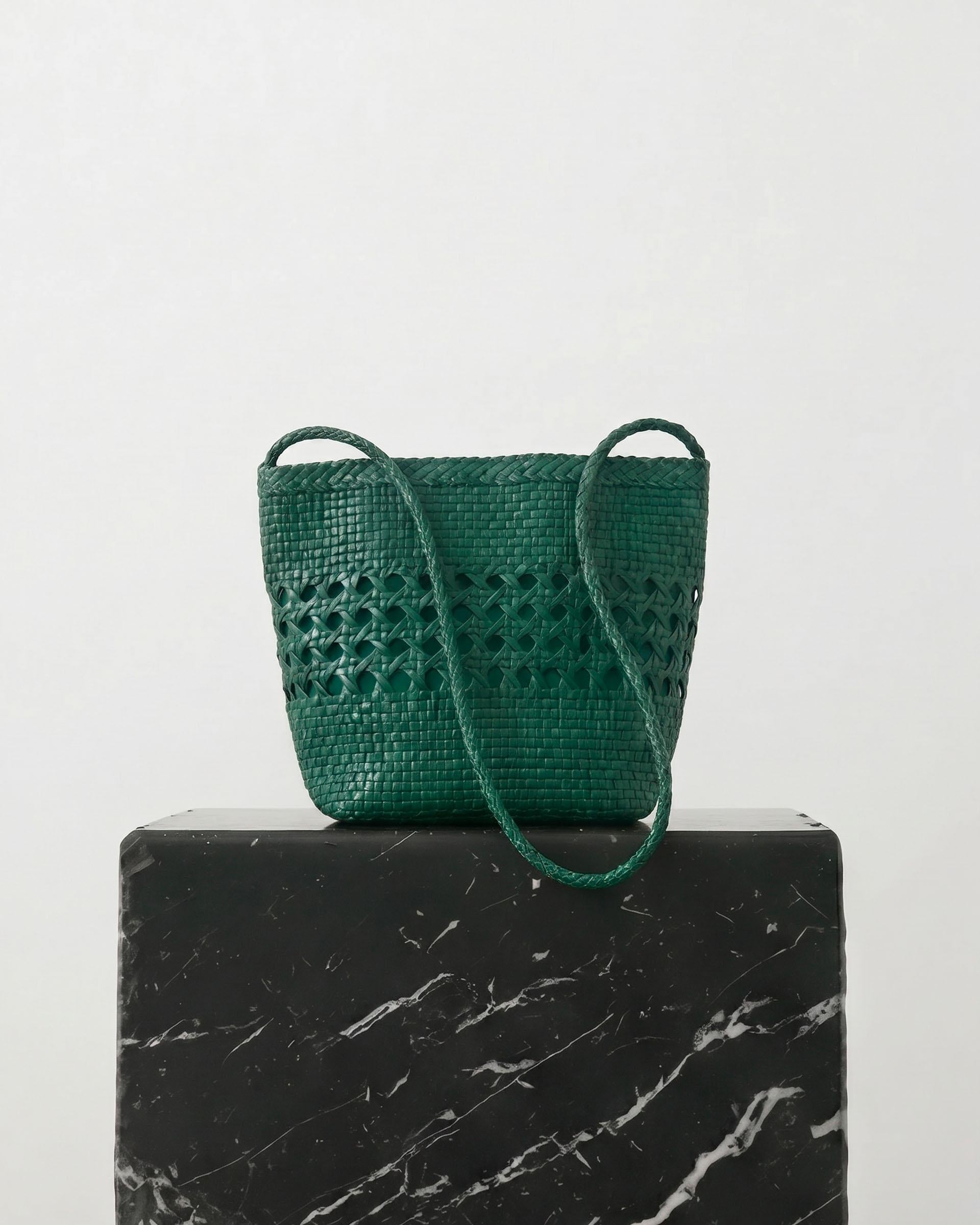 Bolso Bucket Piel Trenzada Verde
