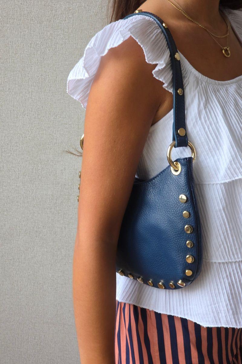 Bolso pequeño con tachuelas en los bordes azul marino