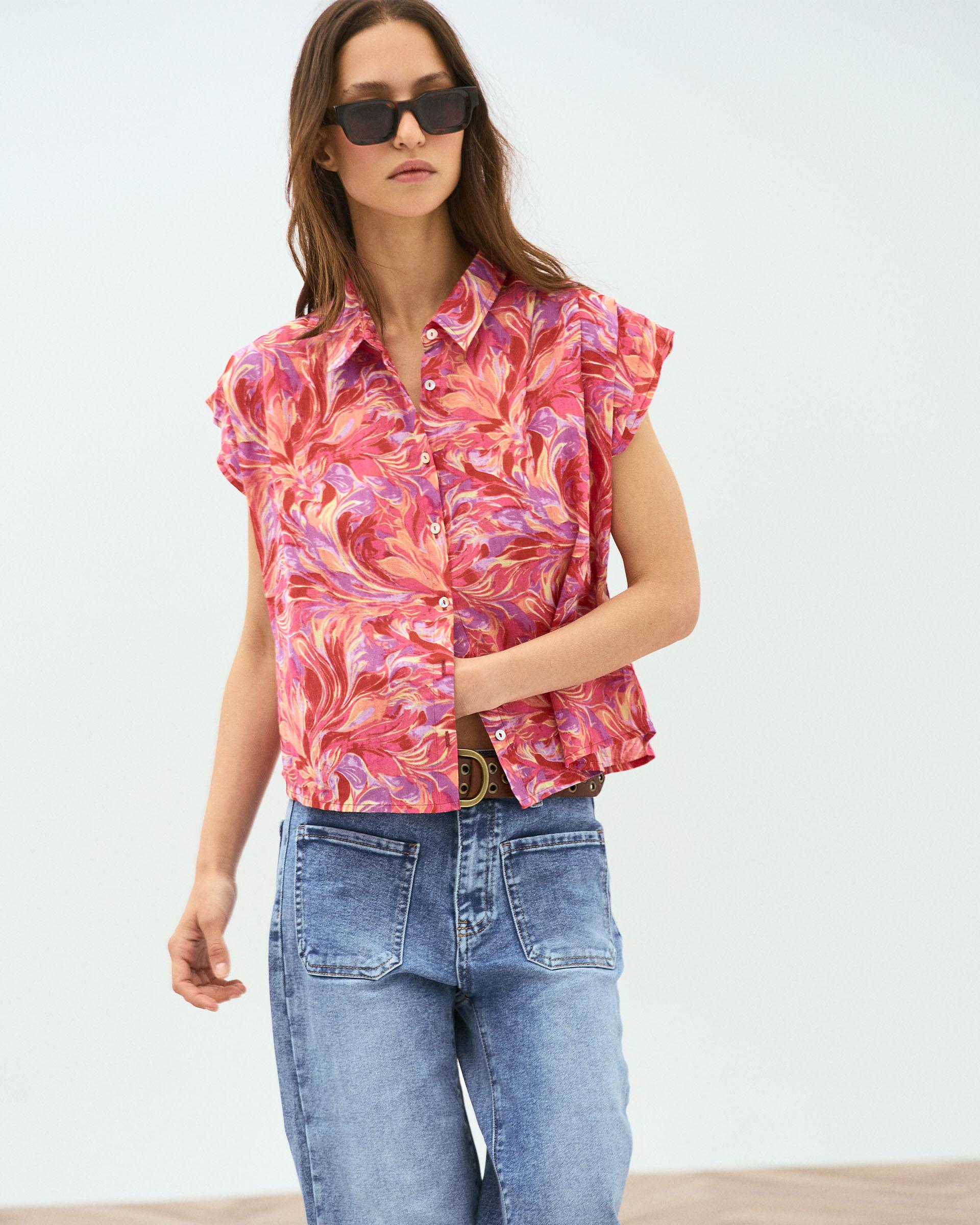 Camisa Sin Mangas Pliegues Estampado Floral Fucsia