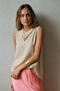 Camiseta sin mangas tipo raso beige