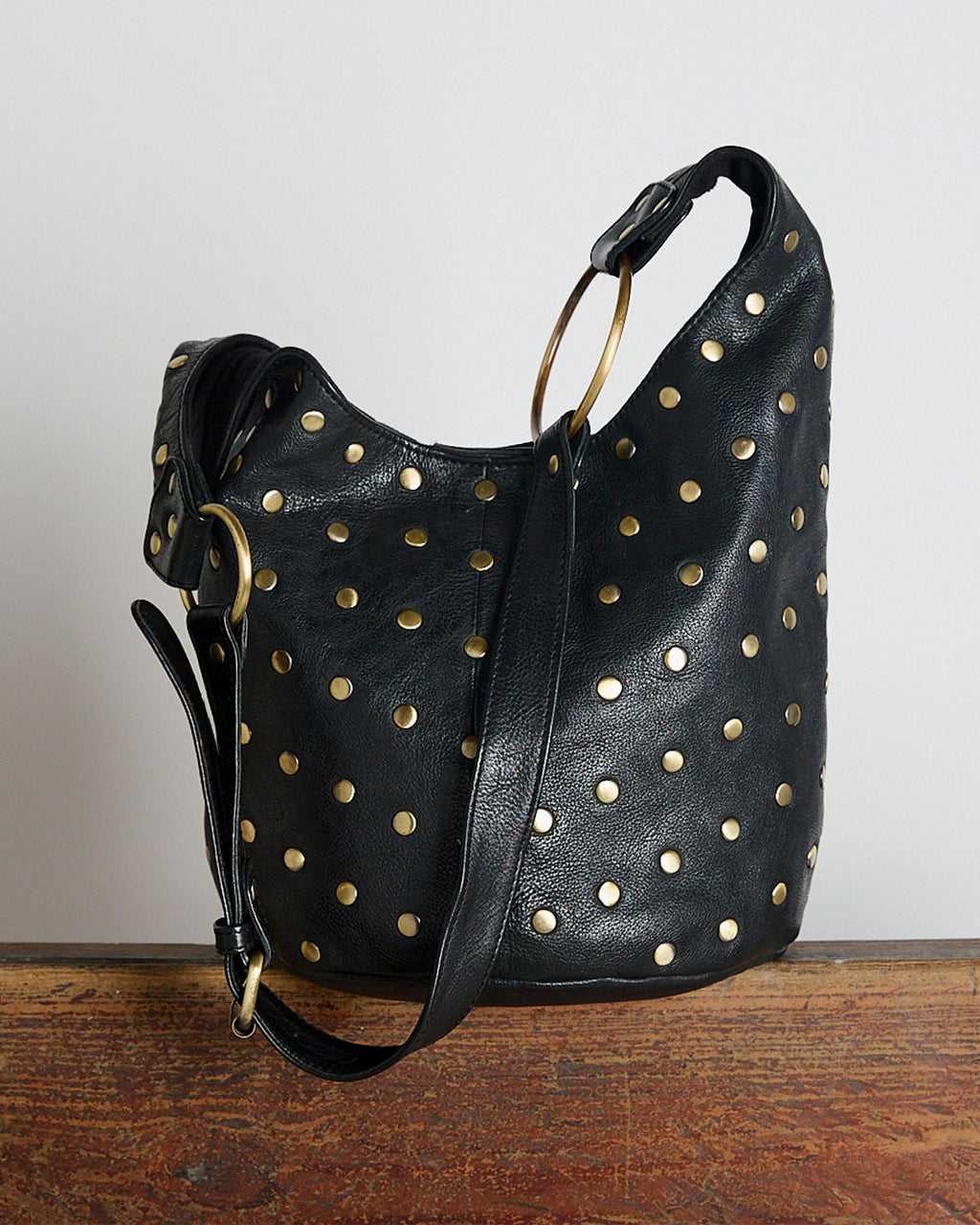 Bolso Piel Bucket Tachuelas Negro