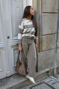 Vaquero Beige con Bolsillos Delanteros