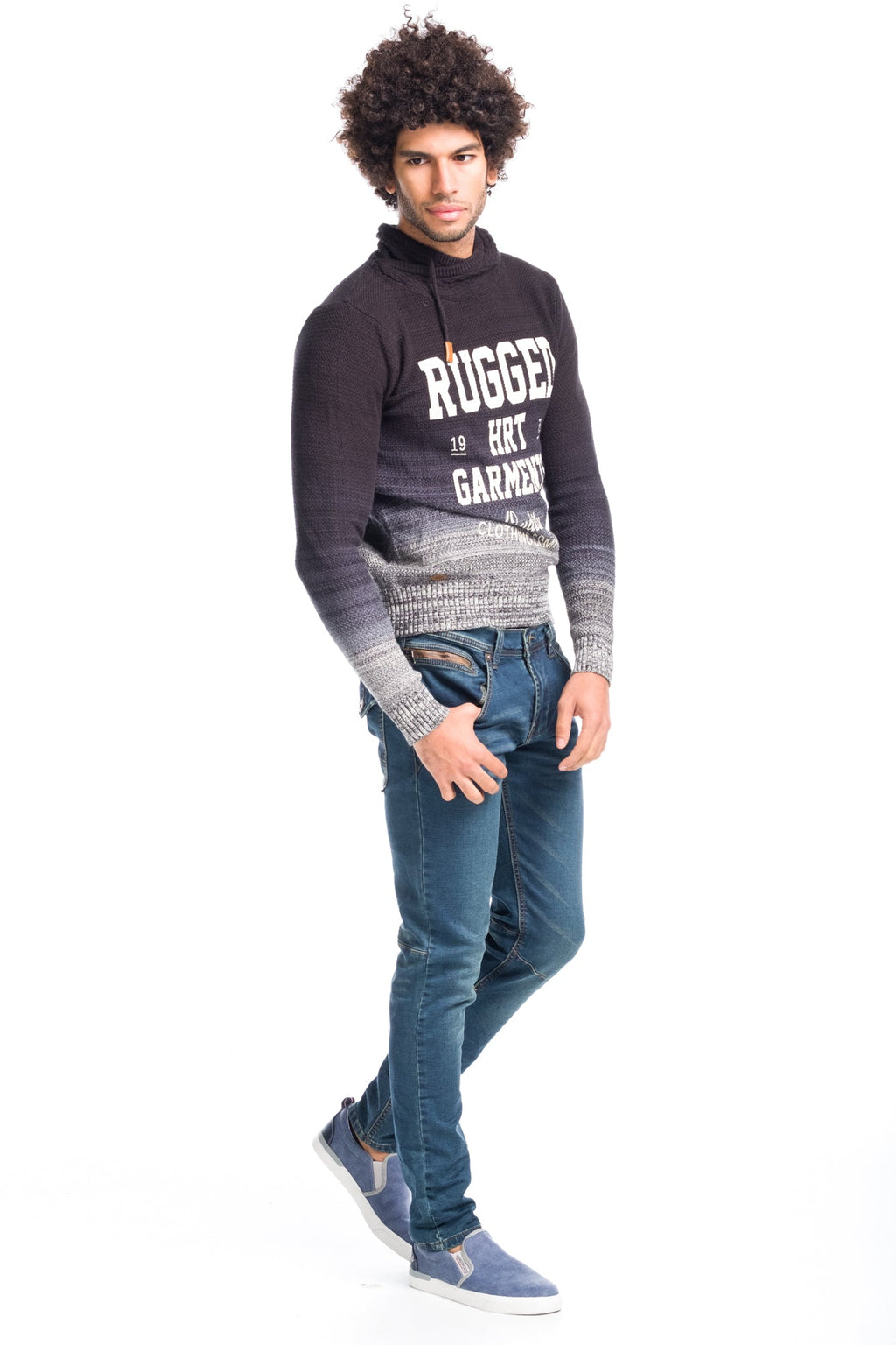 Jersey Hombre Punto Cuello Chimenea Degradado con Letras – Koroshi 1811TR07