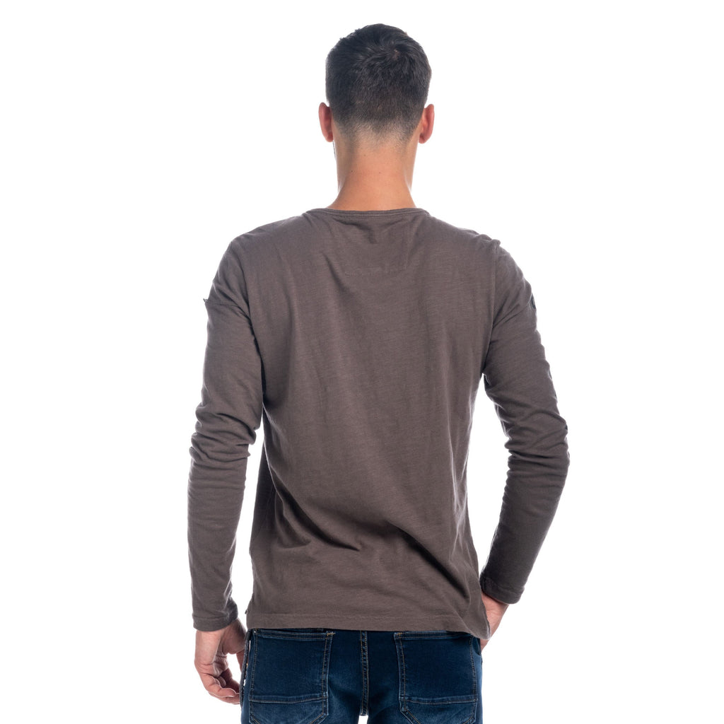 Camiseta Manga Larga Hombre Efecto Lavado Bolsillo y Escudo – Koroshi 1821ML14