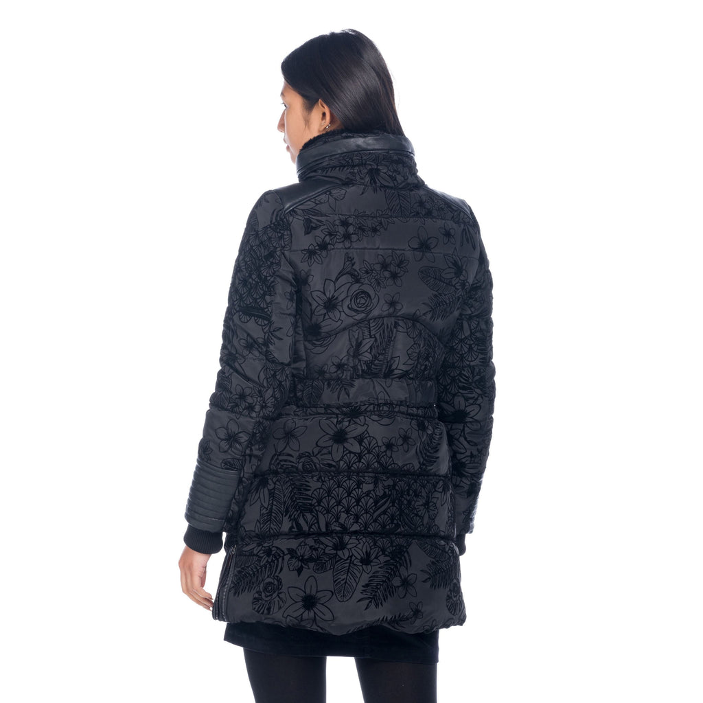 Parka Larga Acolchada Mujer Flocado Floral con Cinturón – Koroshi 1822JA24