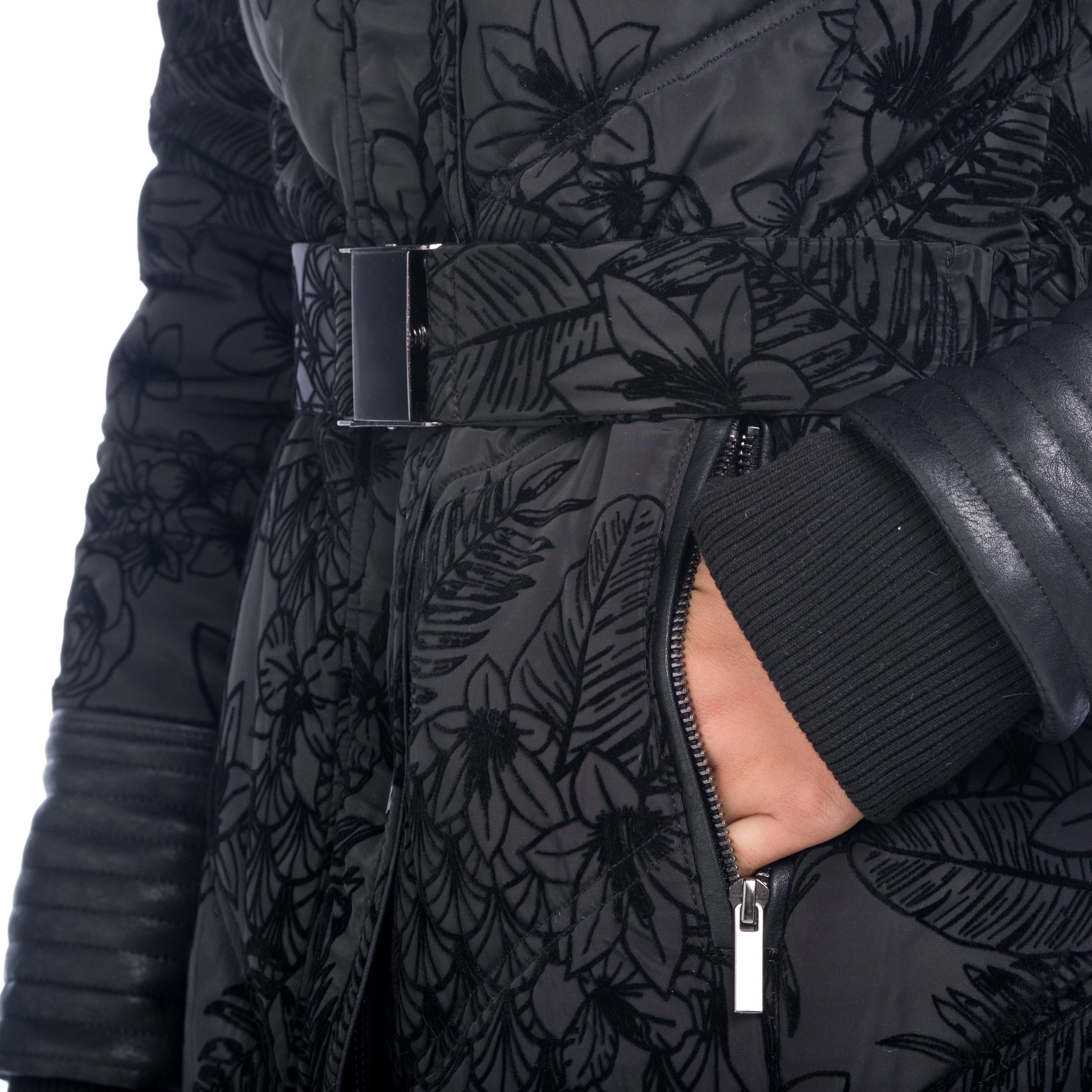 Parka Larga Acolchada Mujer Flocado Floral con Cinturón – Koroshi 1822JA24
