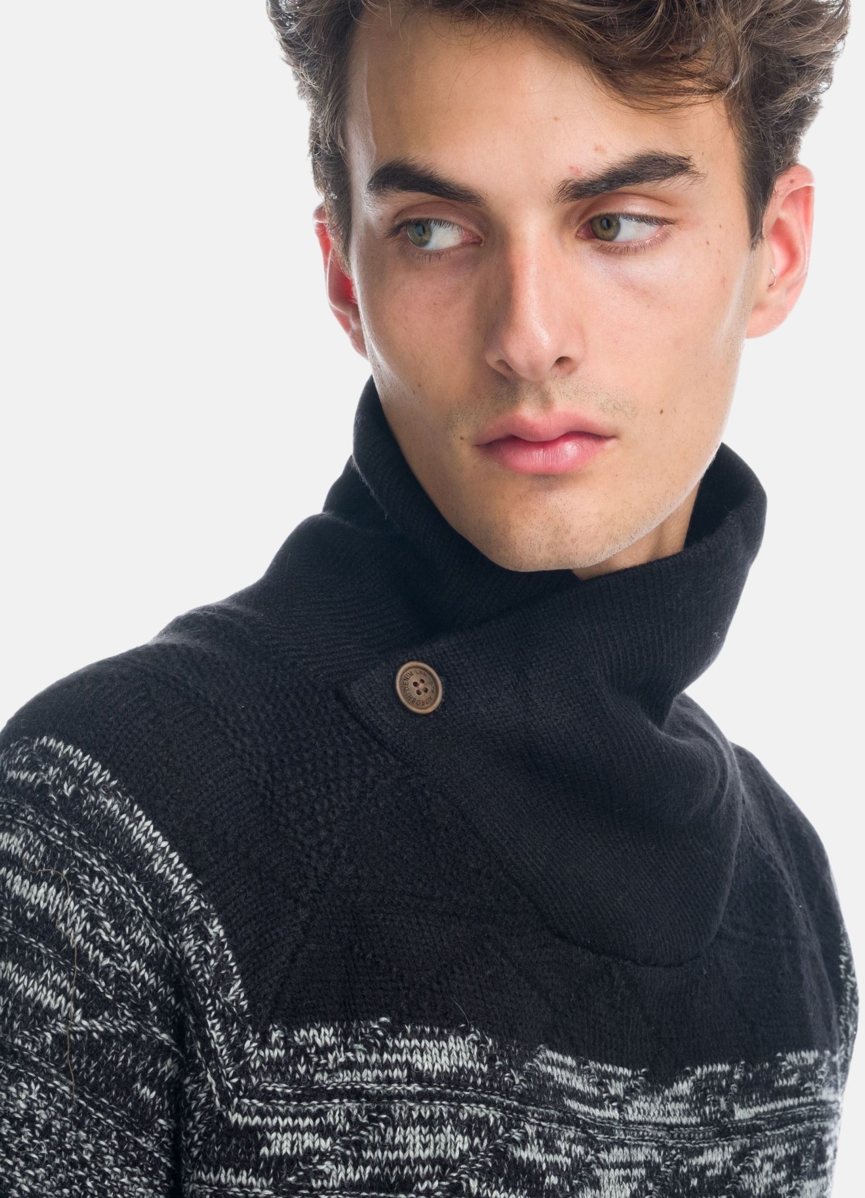 Jersey de Punto Degradado Hombre Cuello Alto Cruzado – Koroshi Negro
