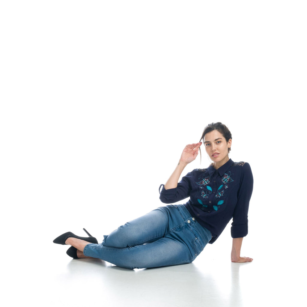 Camisa Larga Mujer Bordado Mariposas – Koroshi Azul Marino