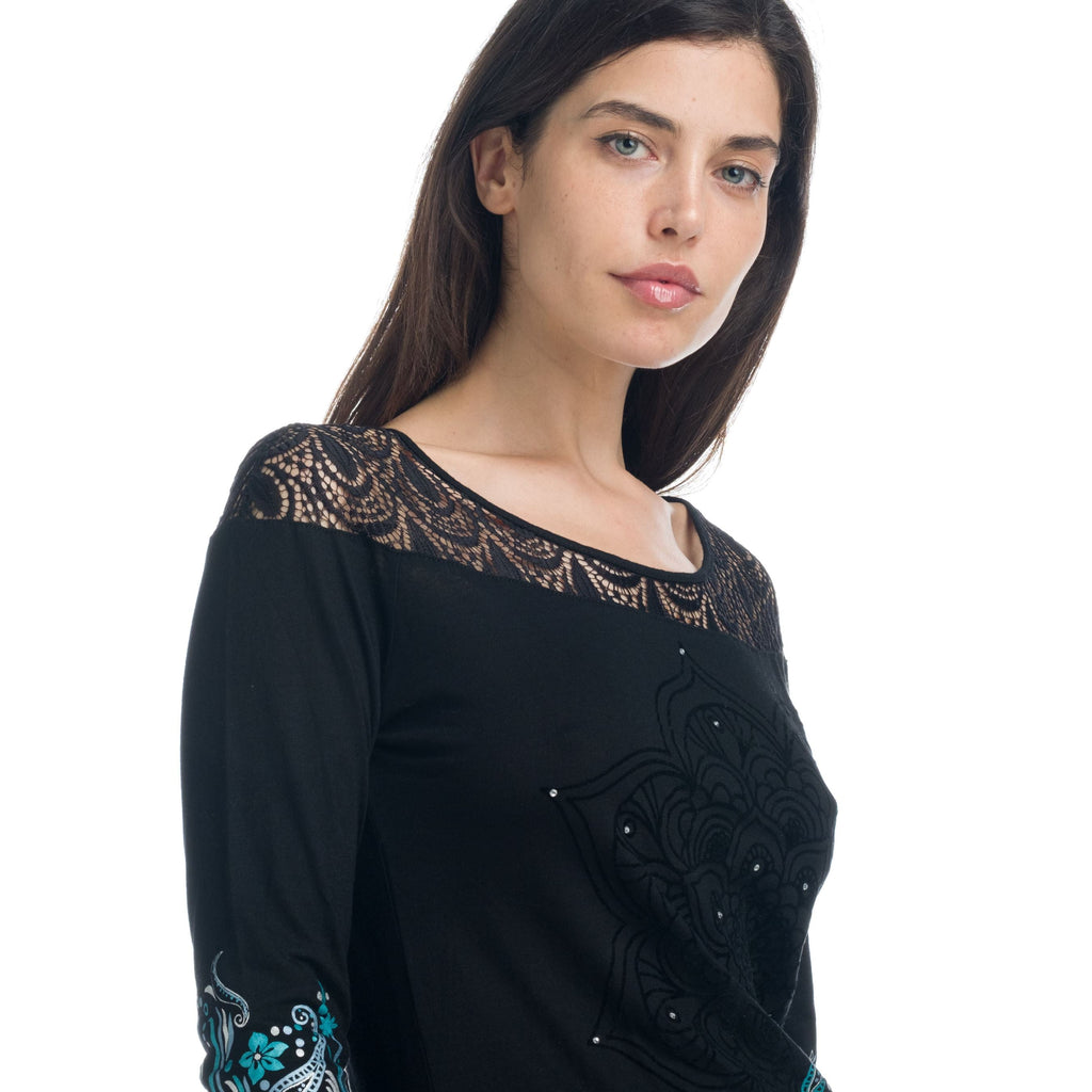 Camiseta Manga Larga Mujer con Encaje y Estampado Flock – Koroshi 1922ML01