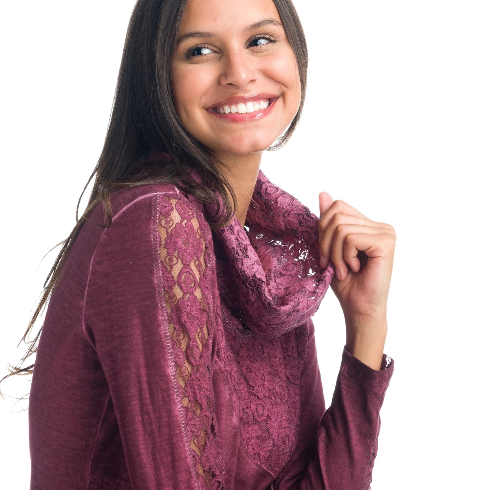 Camiseta Manga Larga Mujer con Encaje y Bordados Cuello Vuelto – Koroshi 1922ML63
