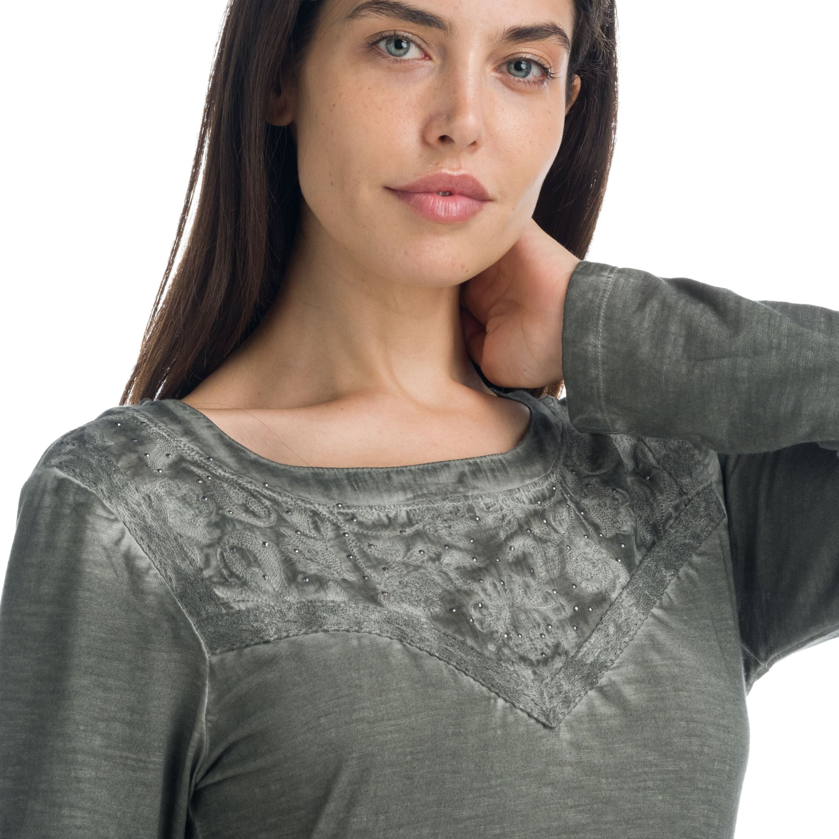 Camiseta Manga Larga Mujer con Bordados y Brillantes – Koroshi 1922ML81