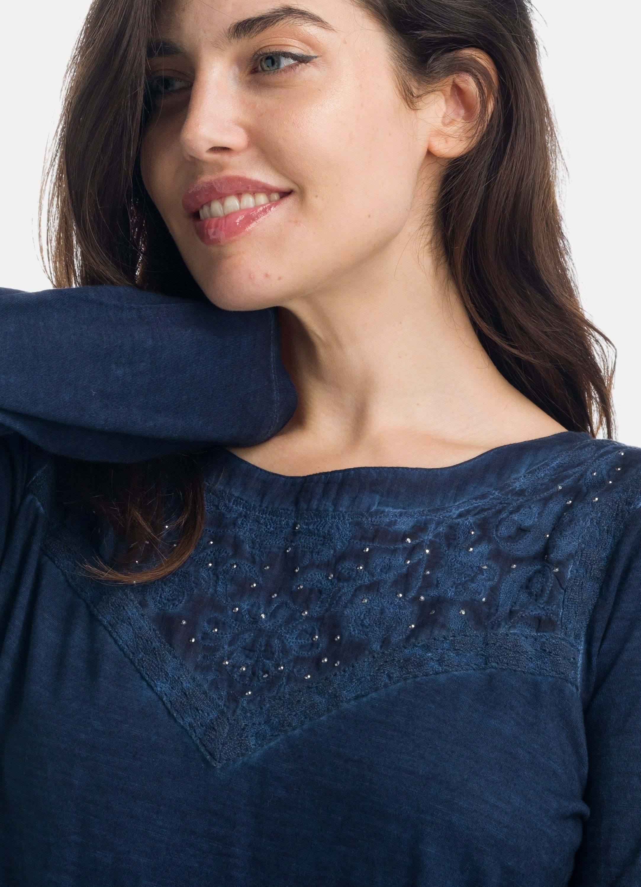 Camiseta Manga Larga Mujer con Bordados y Brillantes – Koroshi 1922ML81