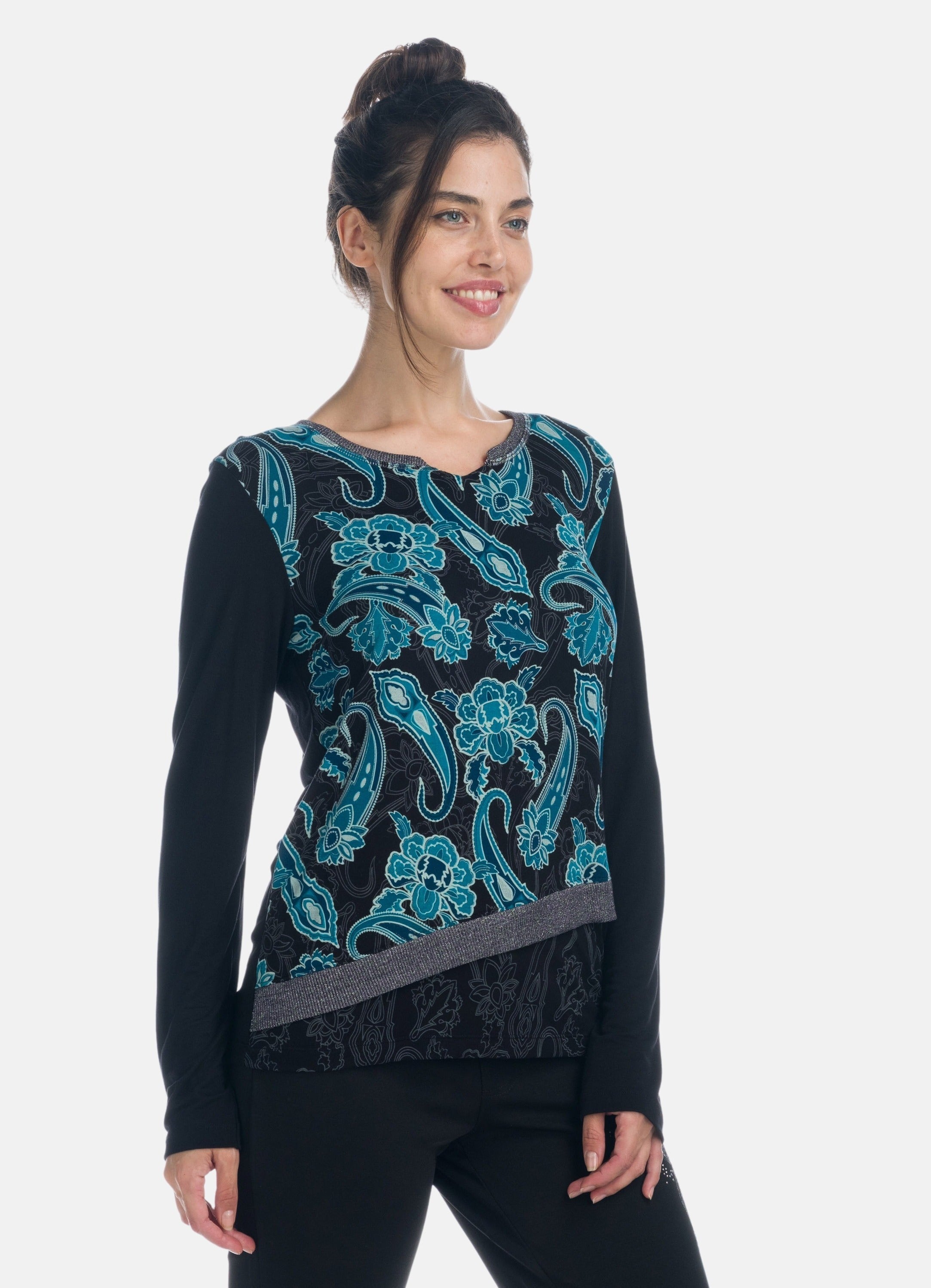 Camiseta Manga Larga Mujer Estampado Paisley Escote Corazón – Koroshi 1922ML86