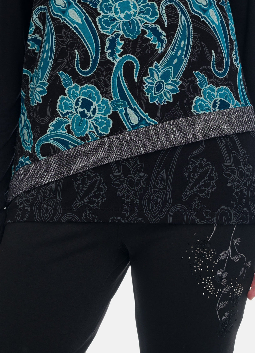 Camiseta Manga Larga Mujer Estampado Paisley Escote Corazón – Koroshi 1922ML86