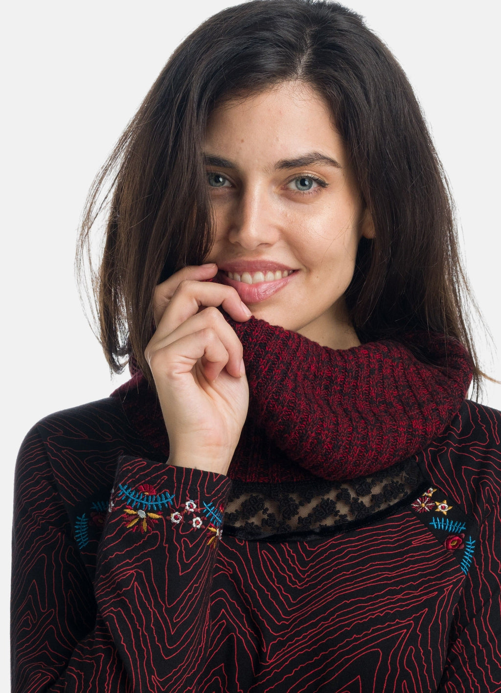 Vestido de Punto Mujer Cuello Vuelto con Bordados – Koroshi 1922VS06
