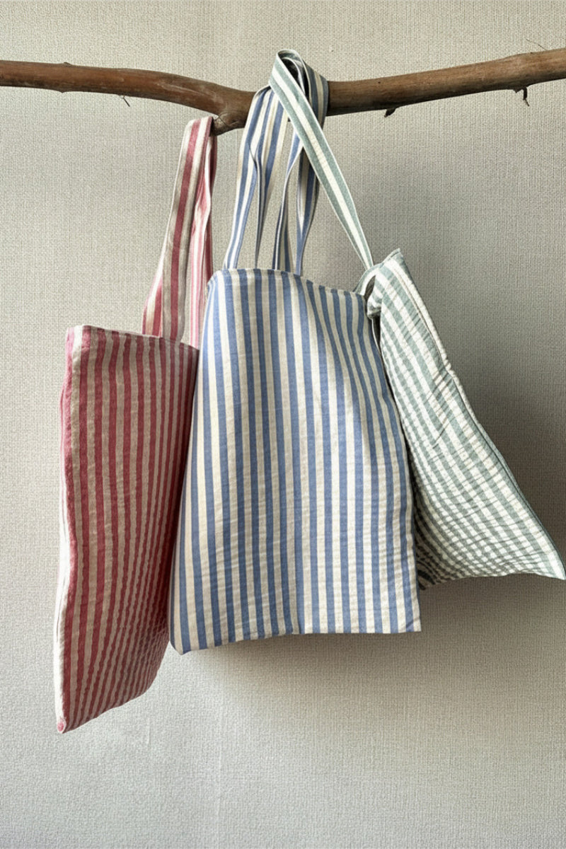 Bolso mediano con cremallera de rayas azul jean