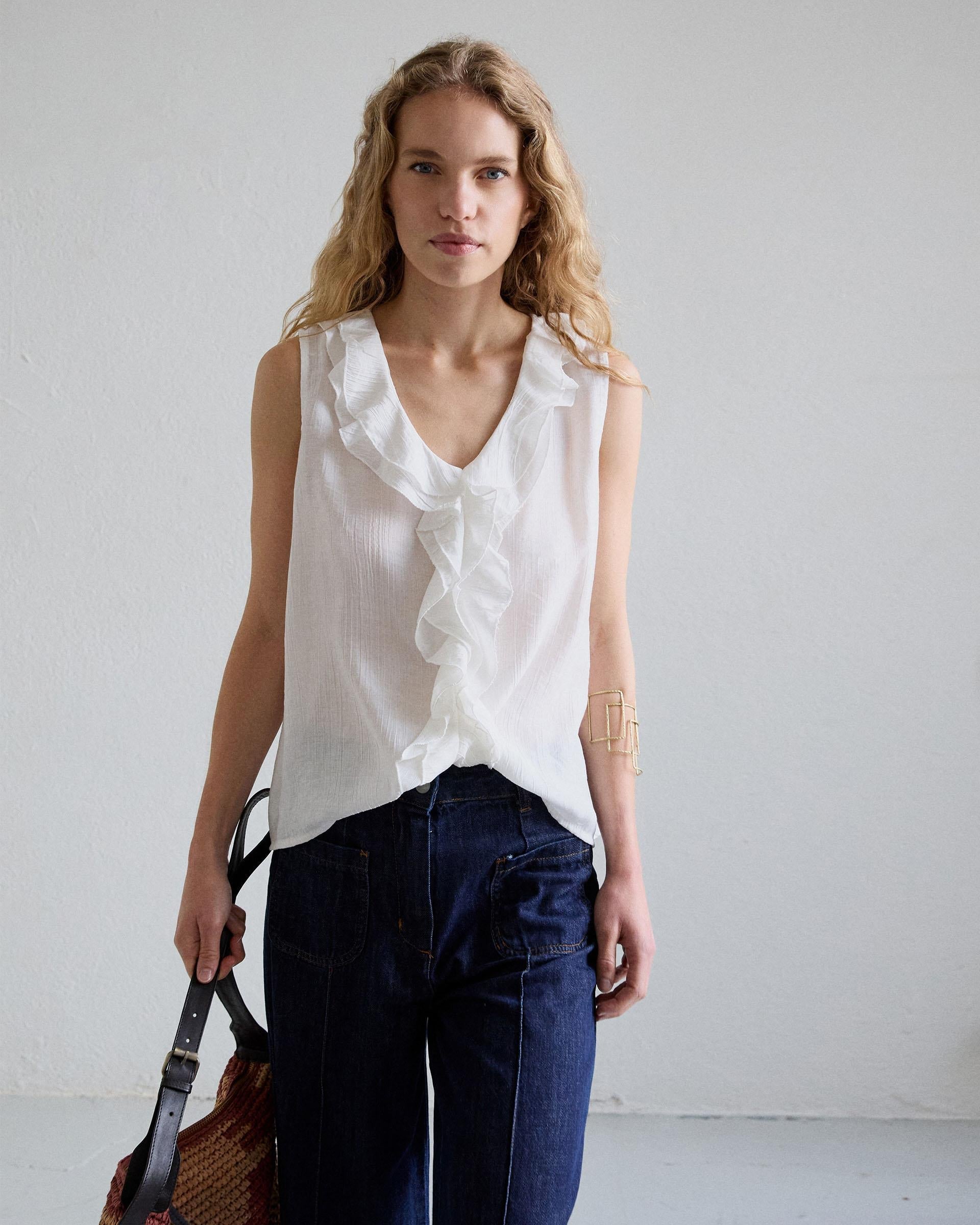 Blusa Sin Mangas Volantes Escote V Blanca