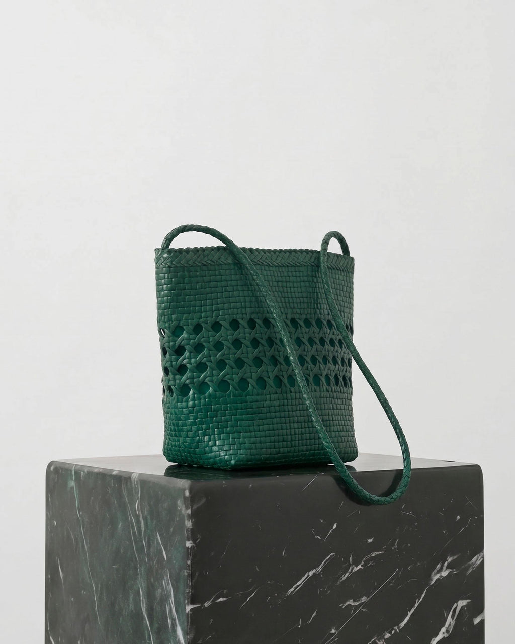 Bolso Bucket Piel Trenzada Verde