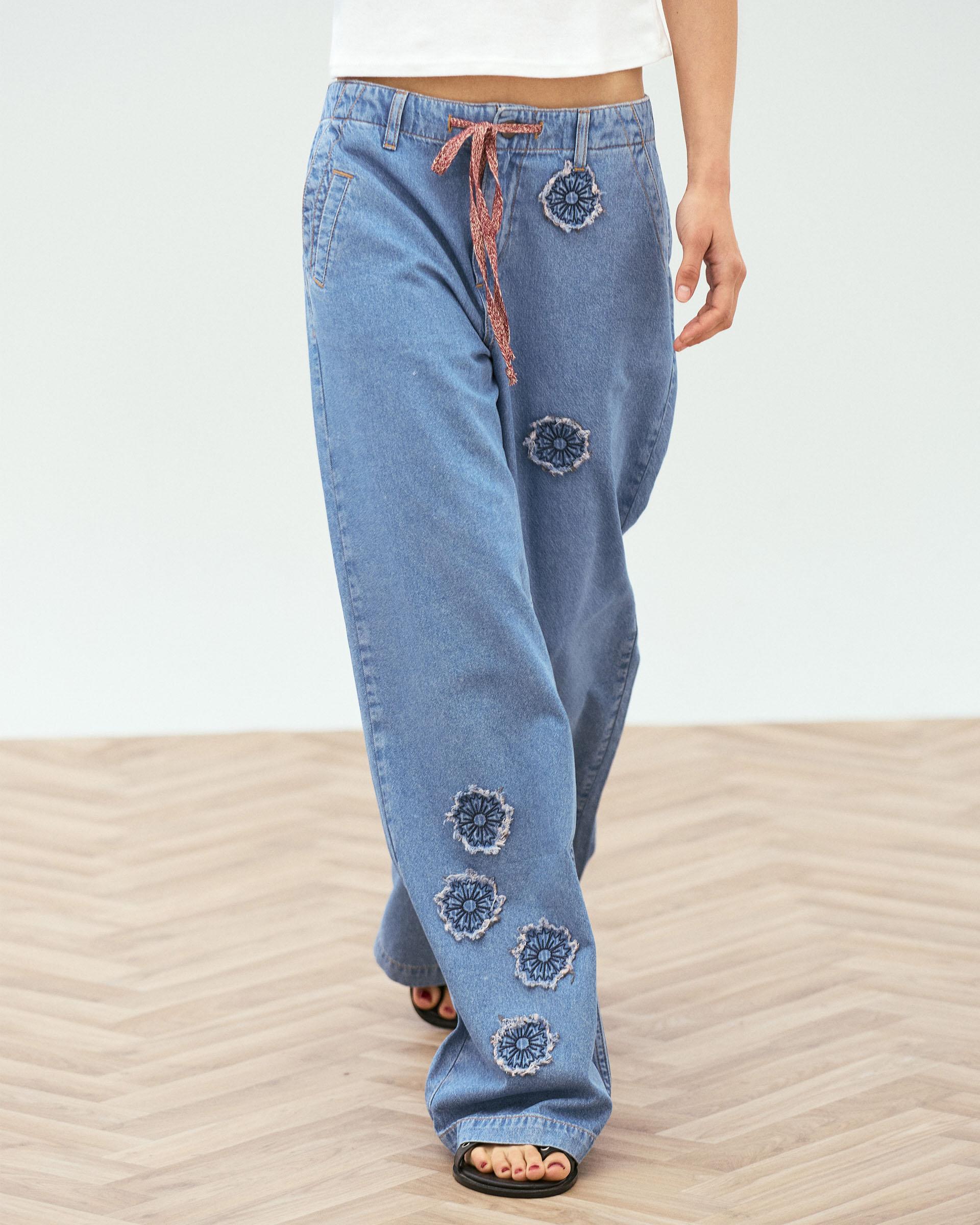 Jeans Parches Florales Azul