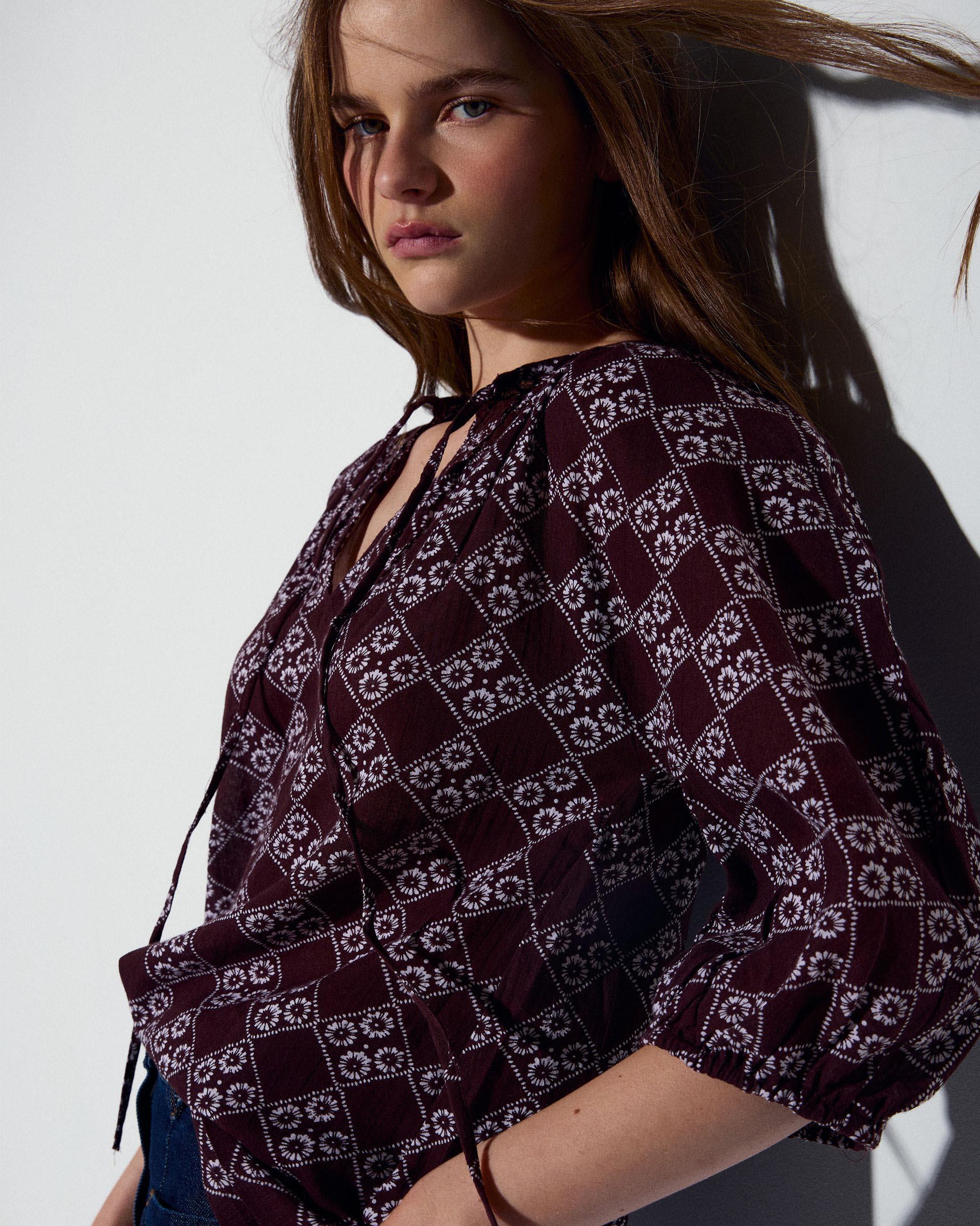 Blusa Lazada Delantera Estampado Floral Marrón