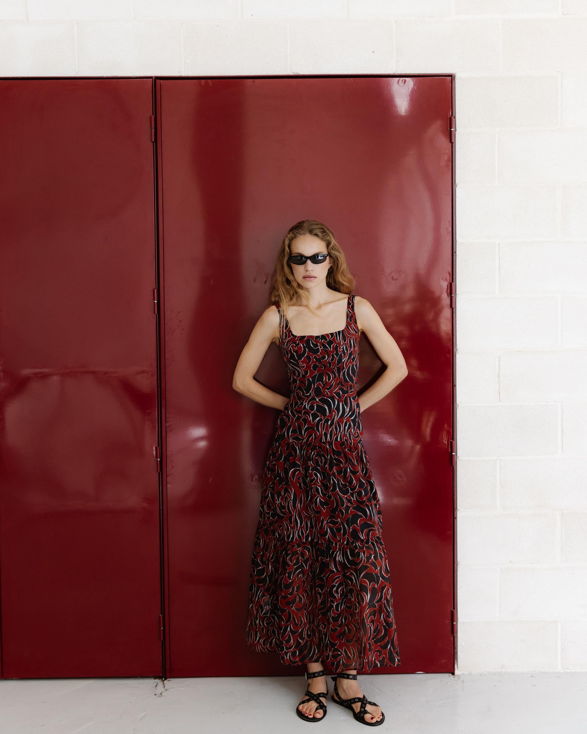Vestido Tirantes Cortes Estampado Granate