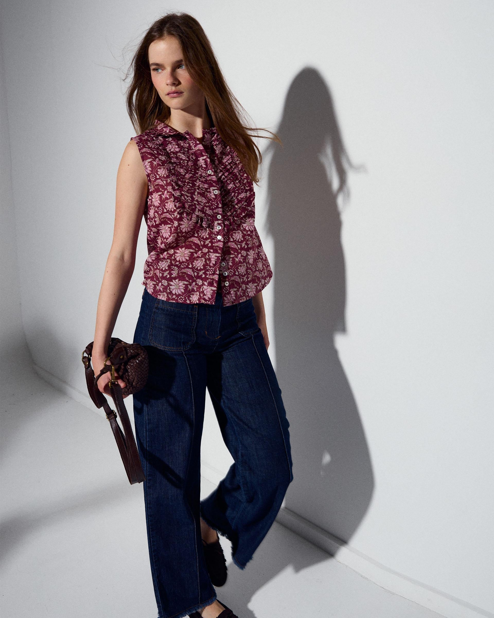 Blusa Sin Mangas Pechera Estampado Floral Granate