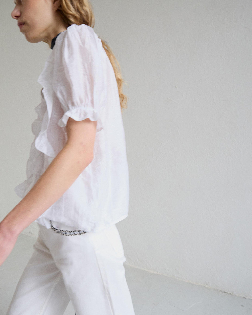 Blusa Manga Corta Volantes Escote V Blanca