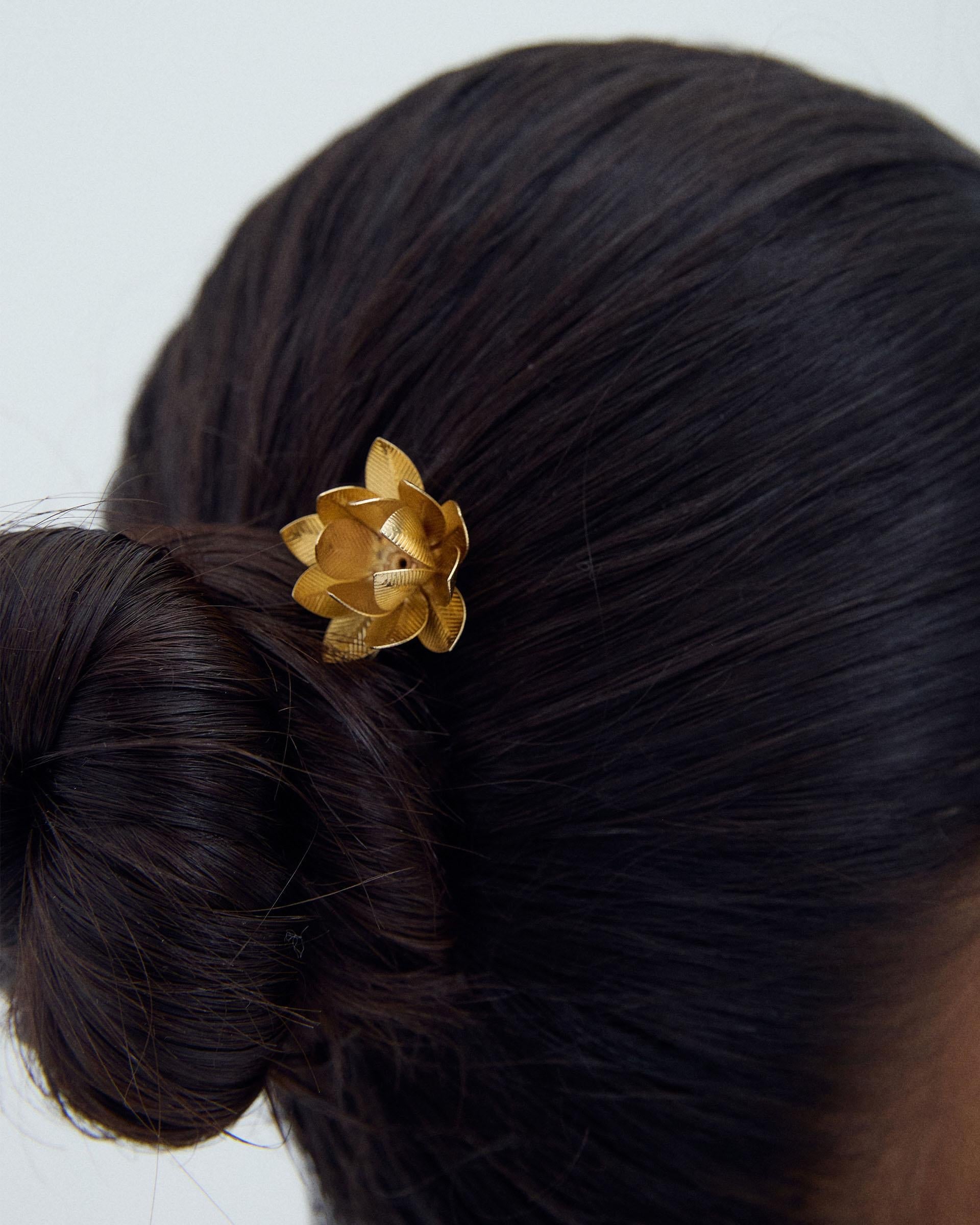 Peineta Flor Petalos Oro