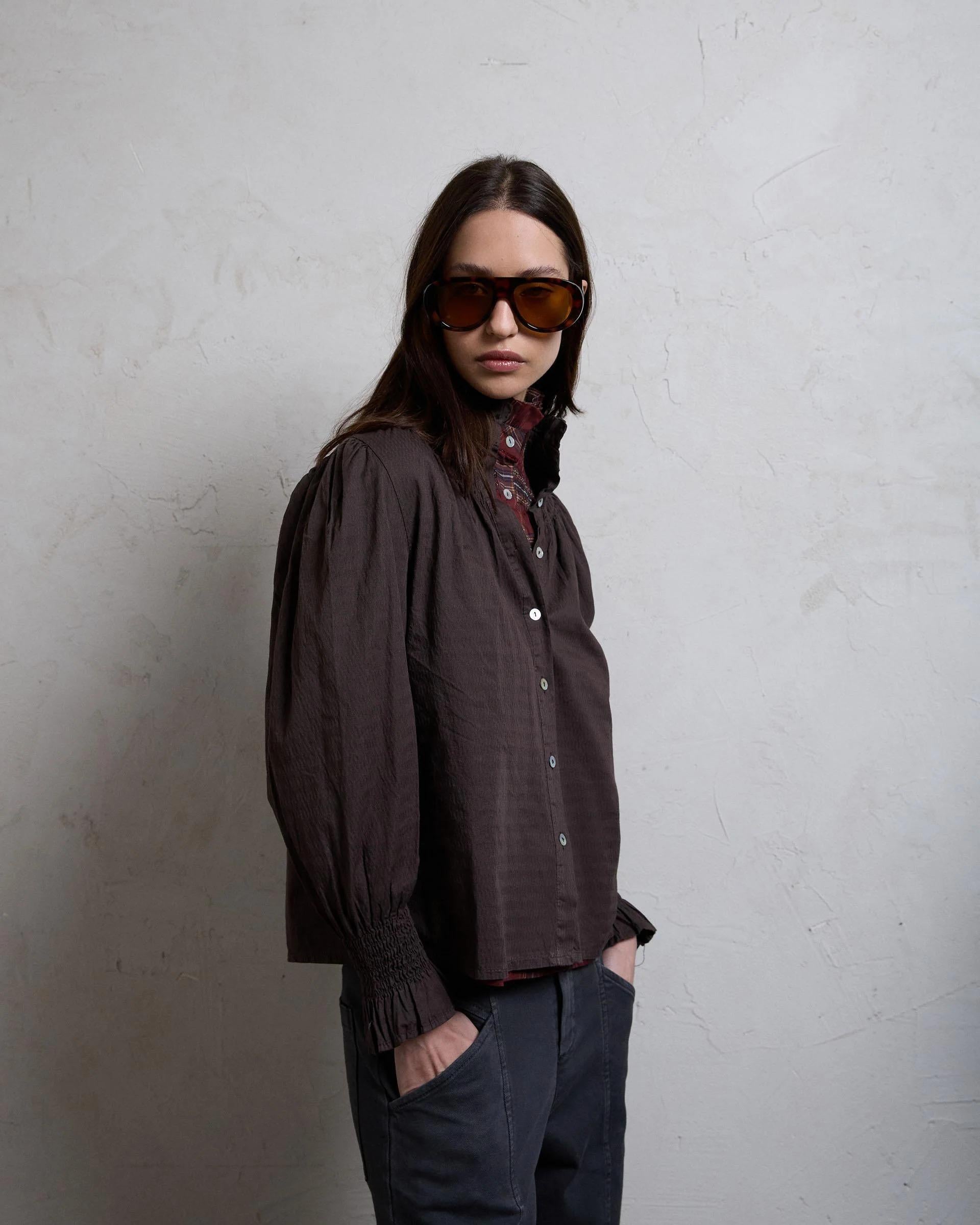 Blusa Nido De Abeja Cuello Marrón