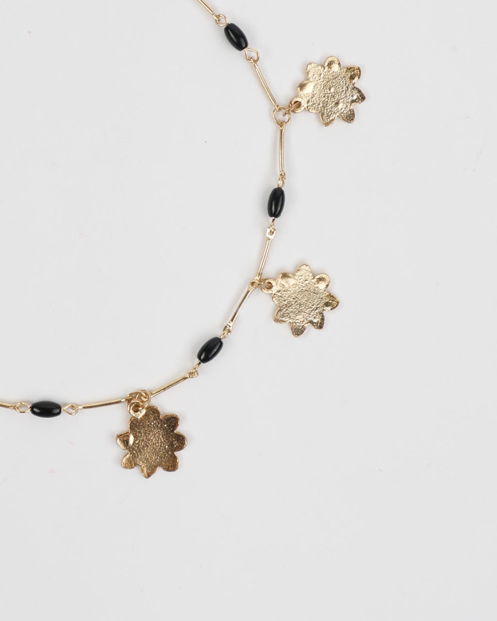 Collar Corto Flores Perlas Oro