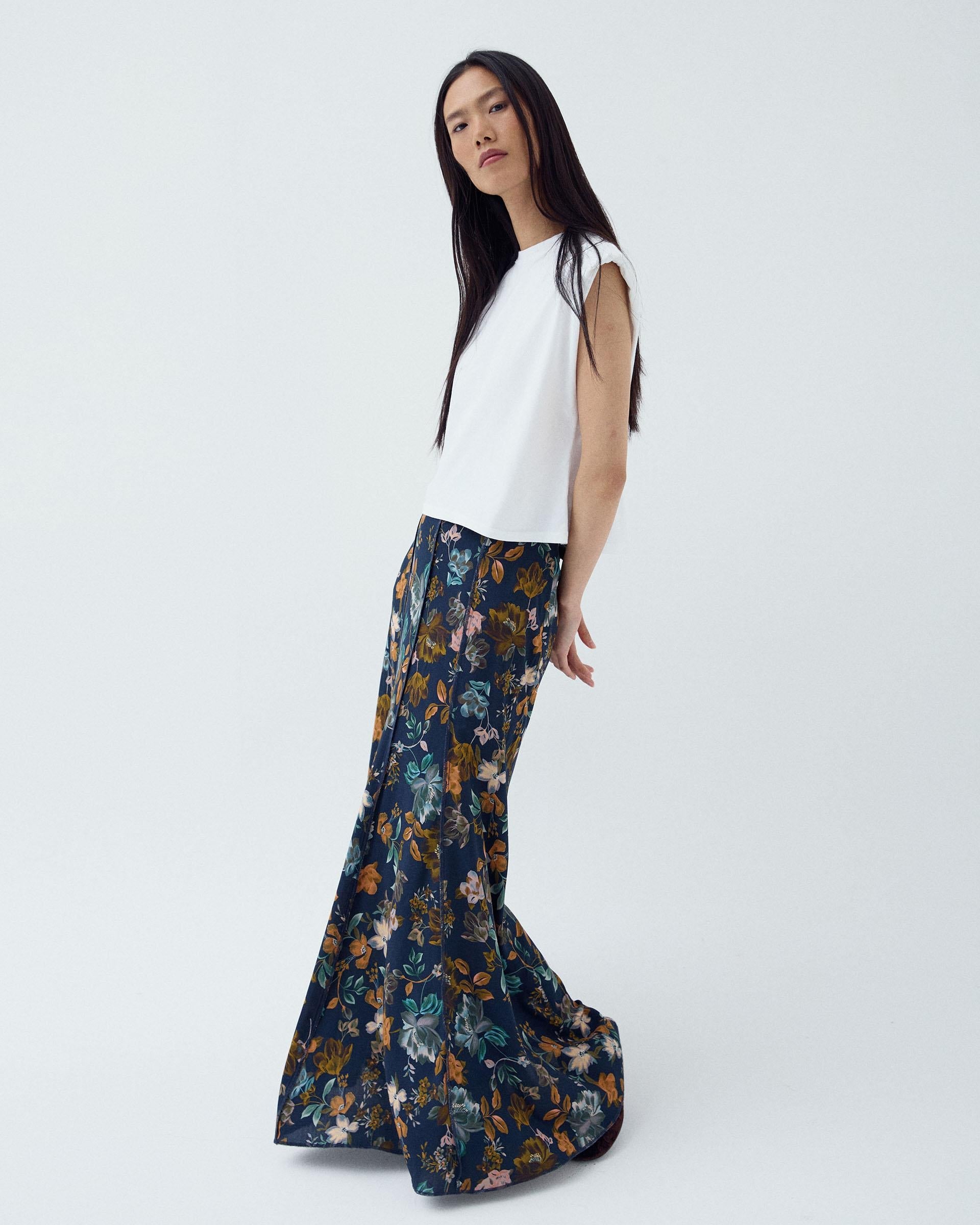 Falda Larga Nervios Estampado Floral Azul Marino