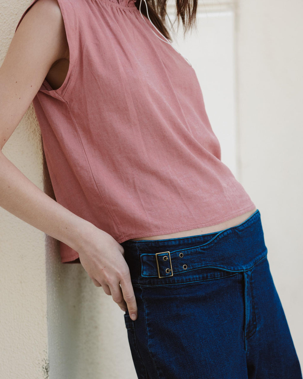 Jeans Cinturón Hebilla Lateral Azul Oscuro
