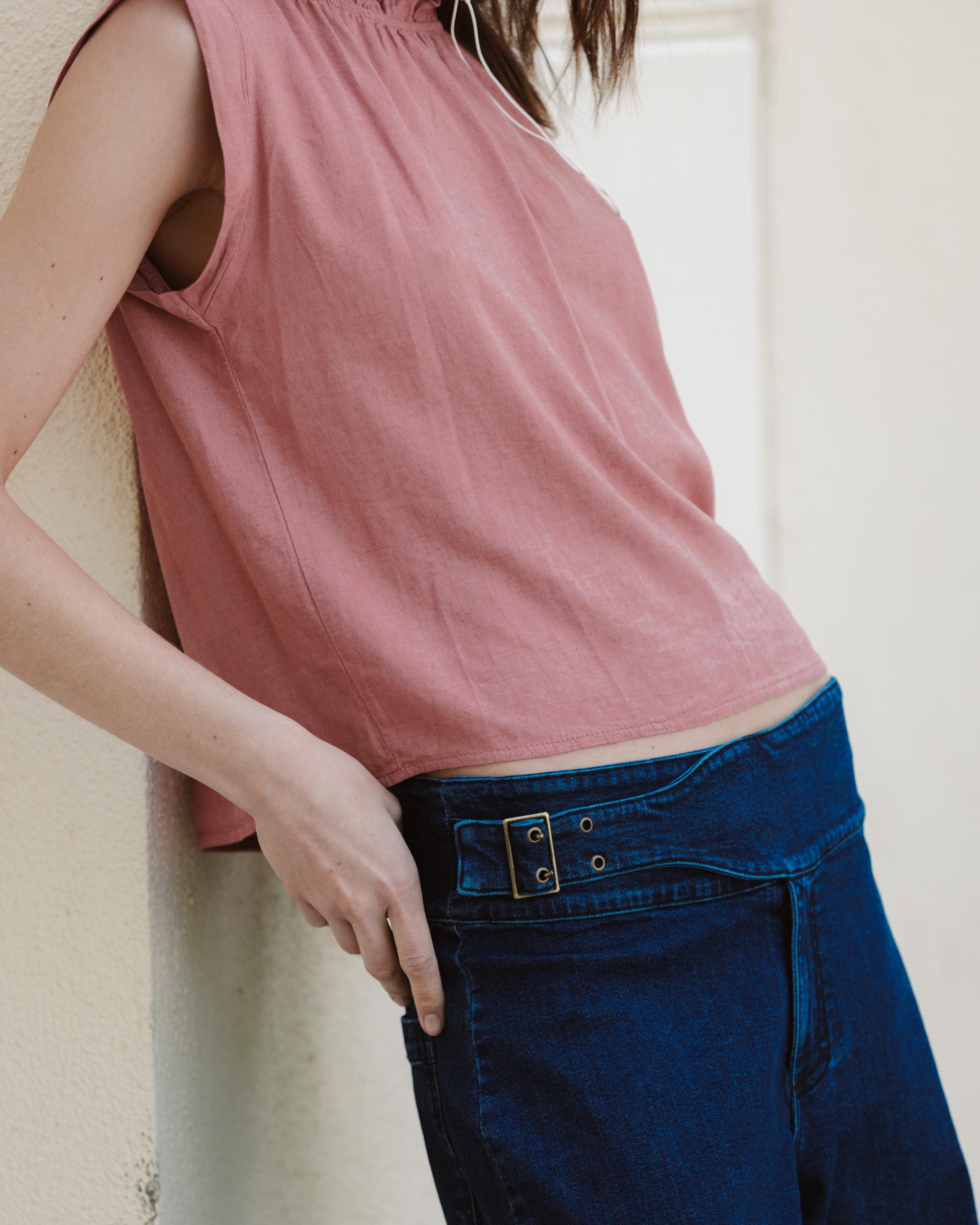 Jeans Cinturón Hebilla Lateral Azul Oscuro