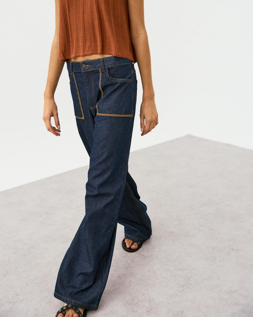 Jeans Bolsillos Pespuntes Contraste Azul Oscuro