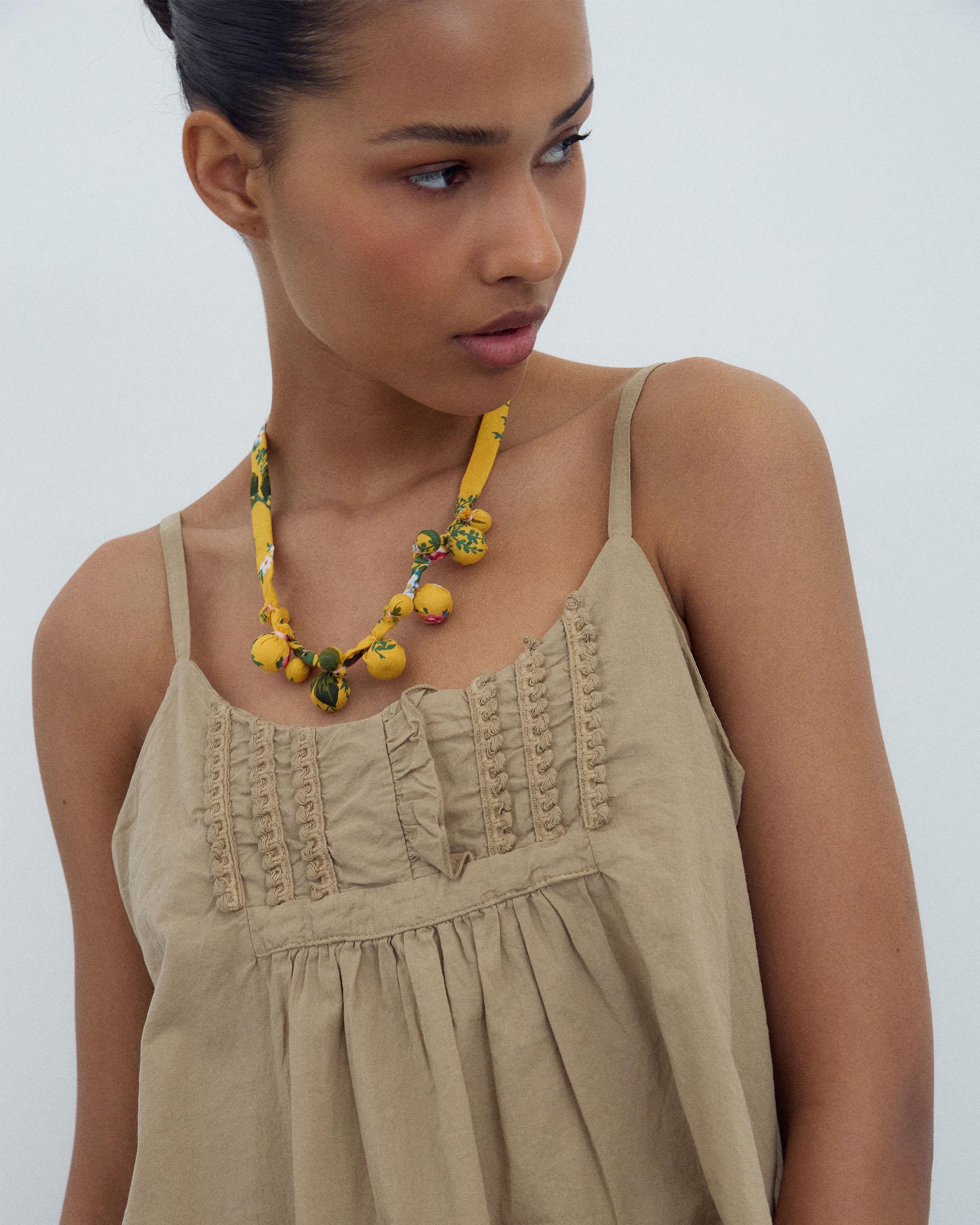Top Tirantes Detalle Delantero Taupe