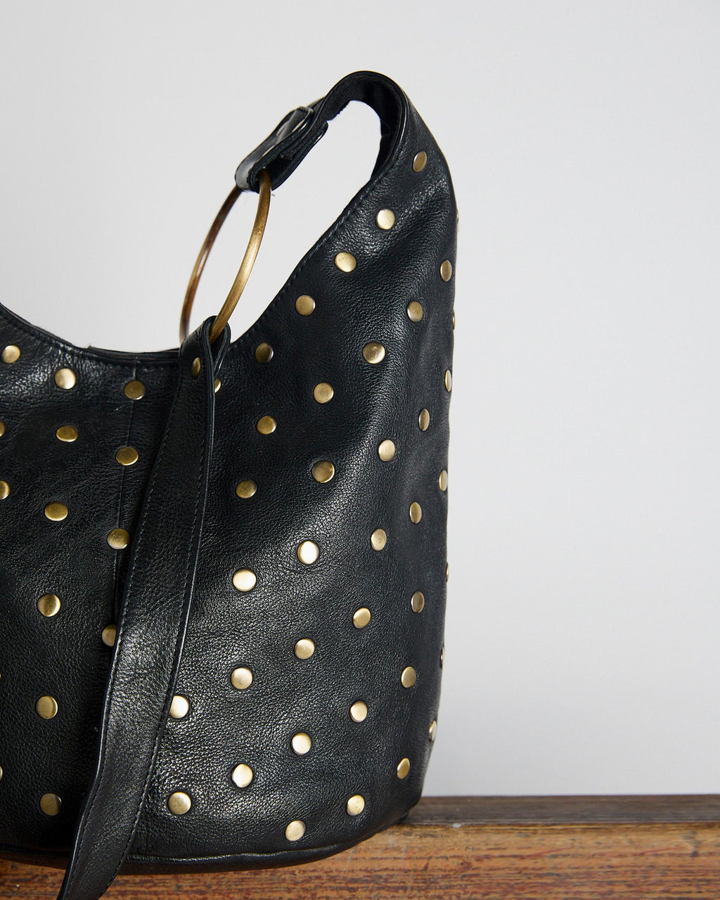 Bolso Piel Bucket Tachuelas Negro