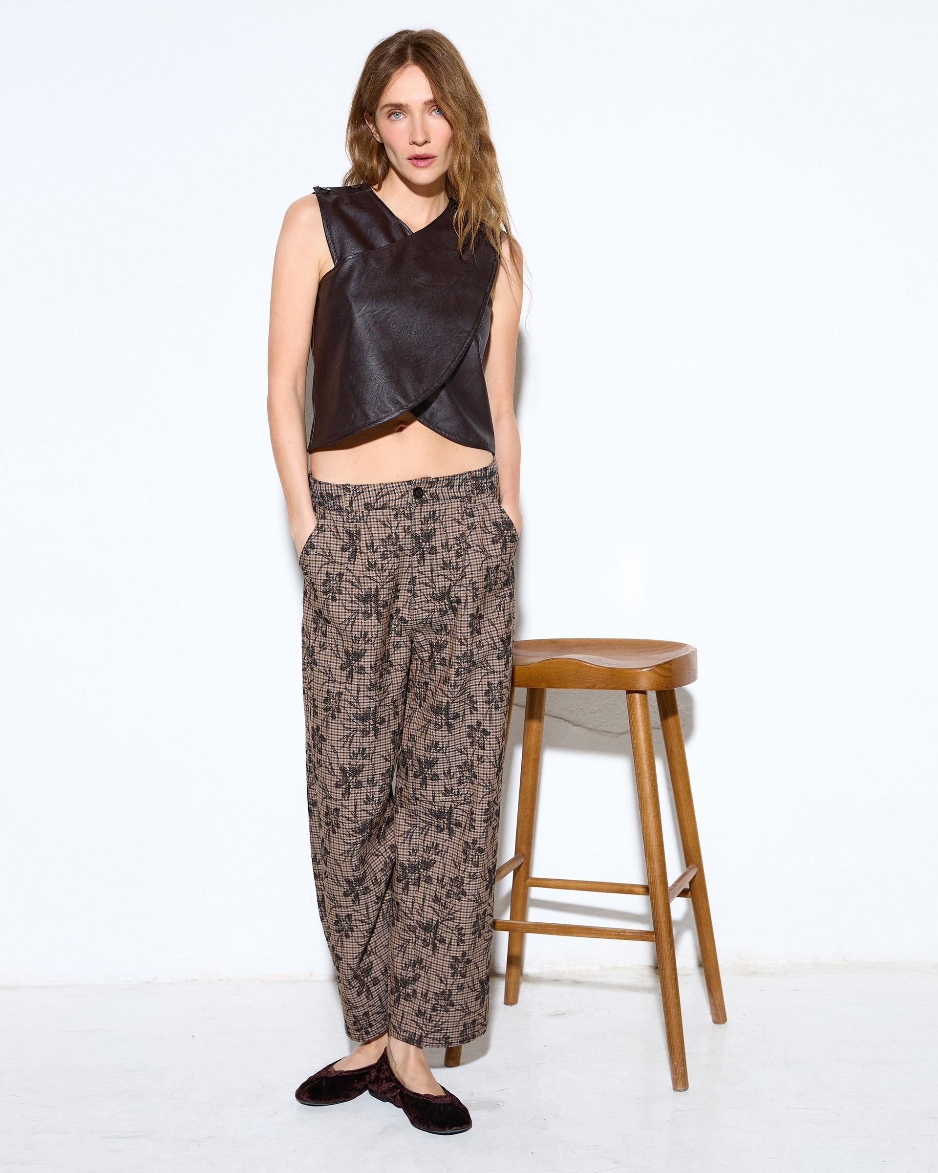 Pantalón Estampado Cuadros Flores Marrón