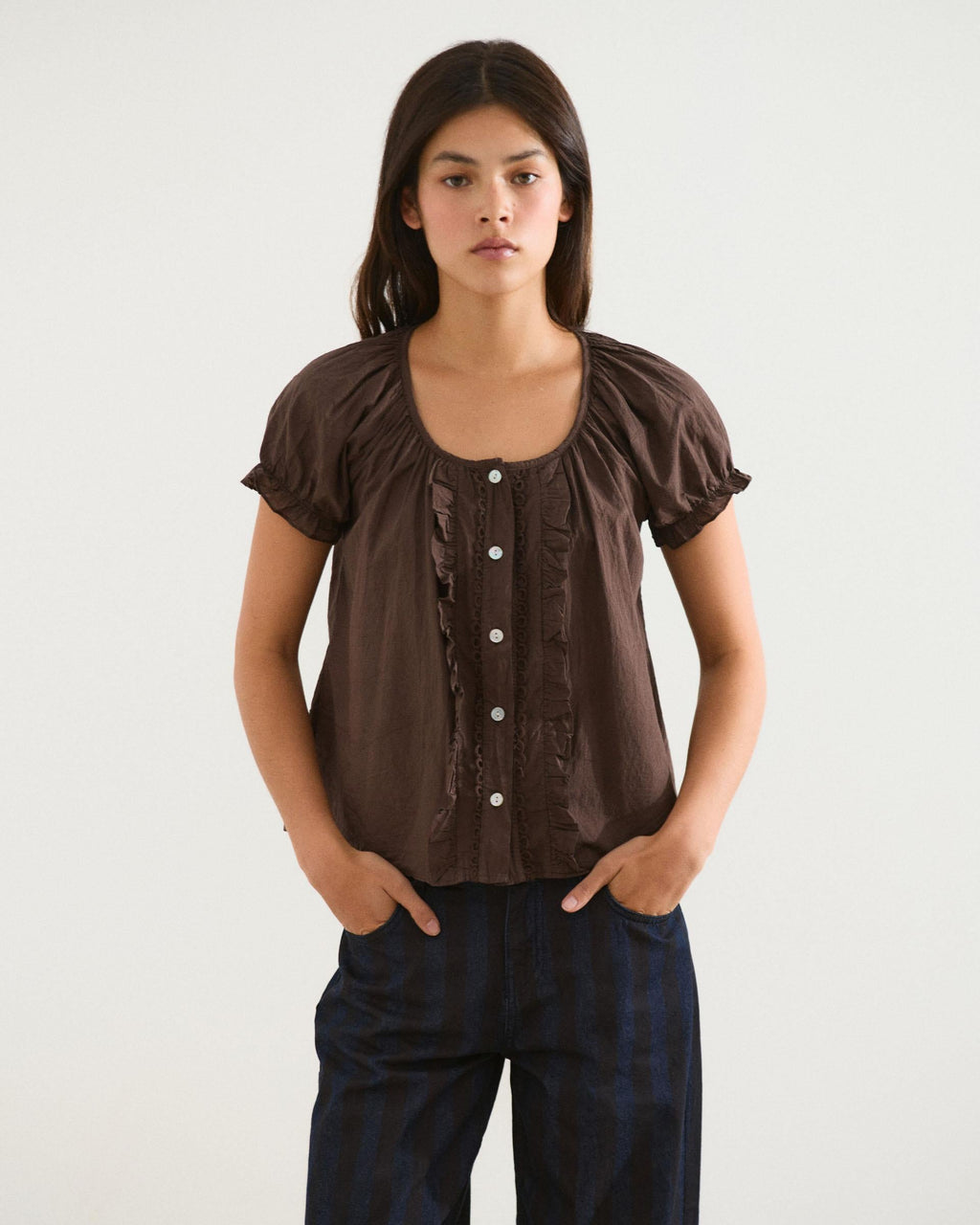 Blusa Botones Volantes Ondas Marrón