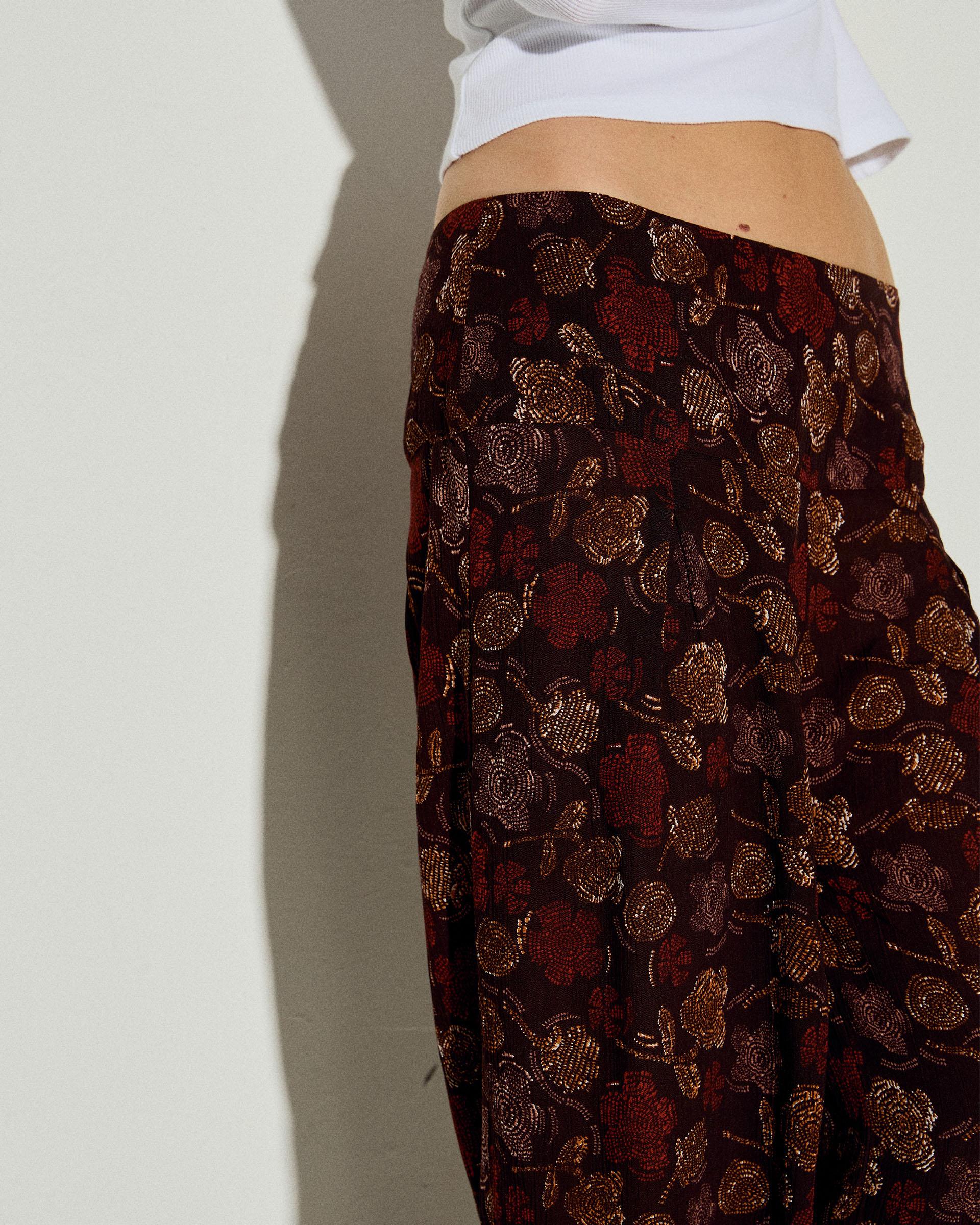 Pantalón Cinturilla Pinzas Estampado Floral Marrón